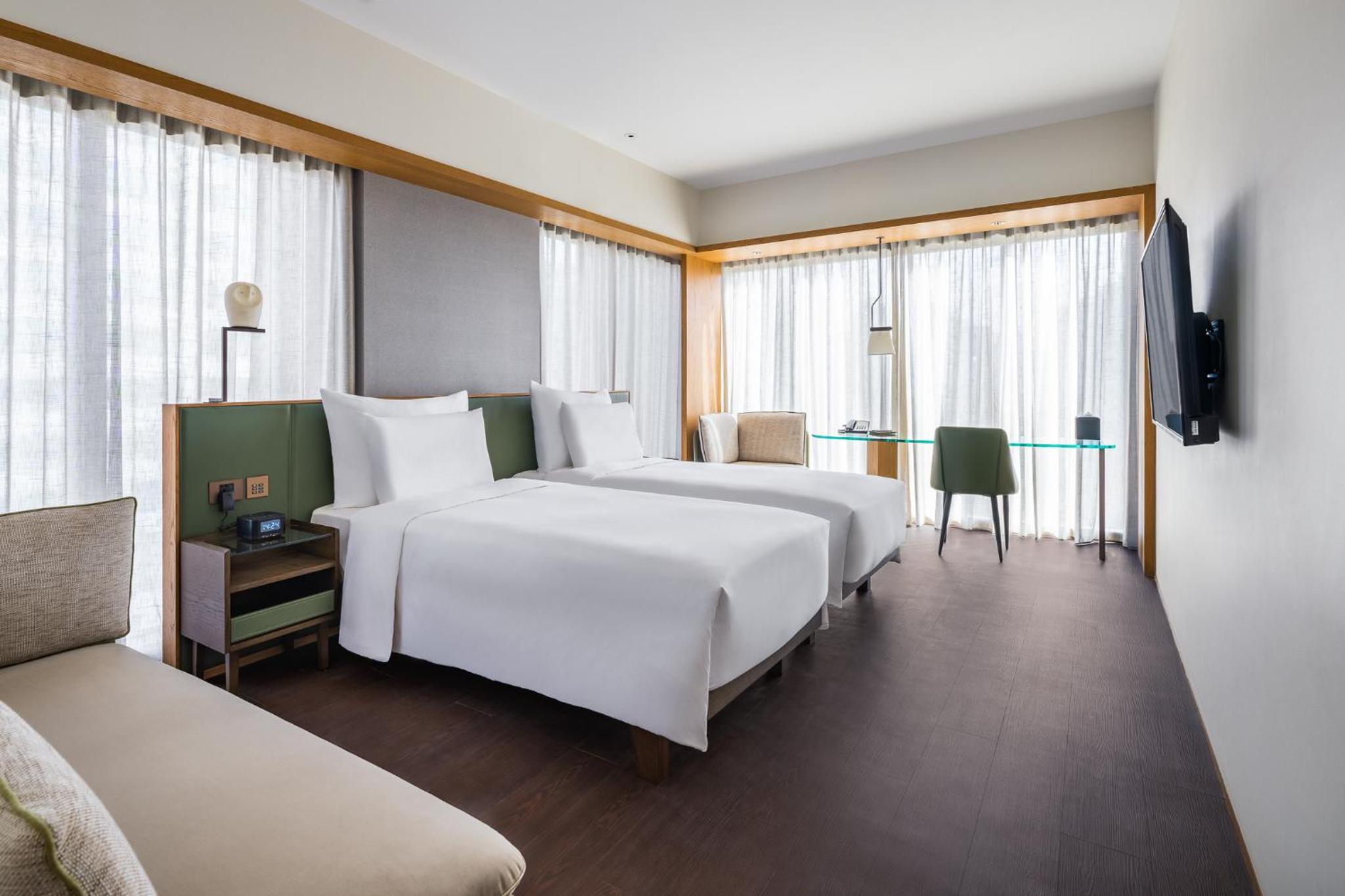 Deluxe Corner Twin Room