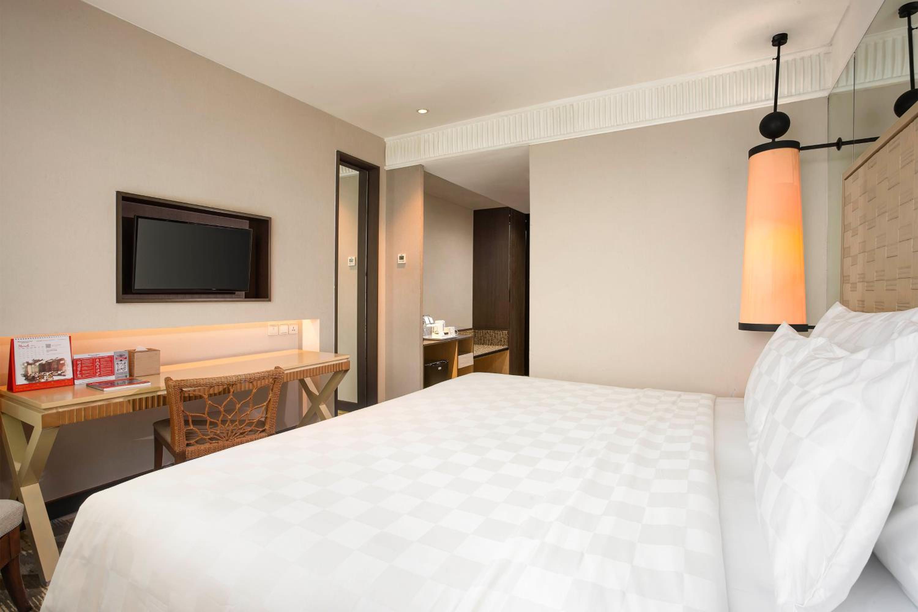 Deluxe Queen Room