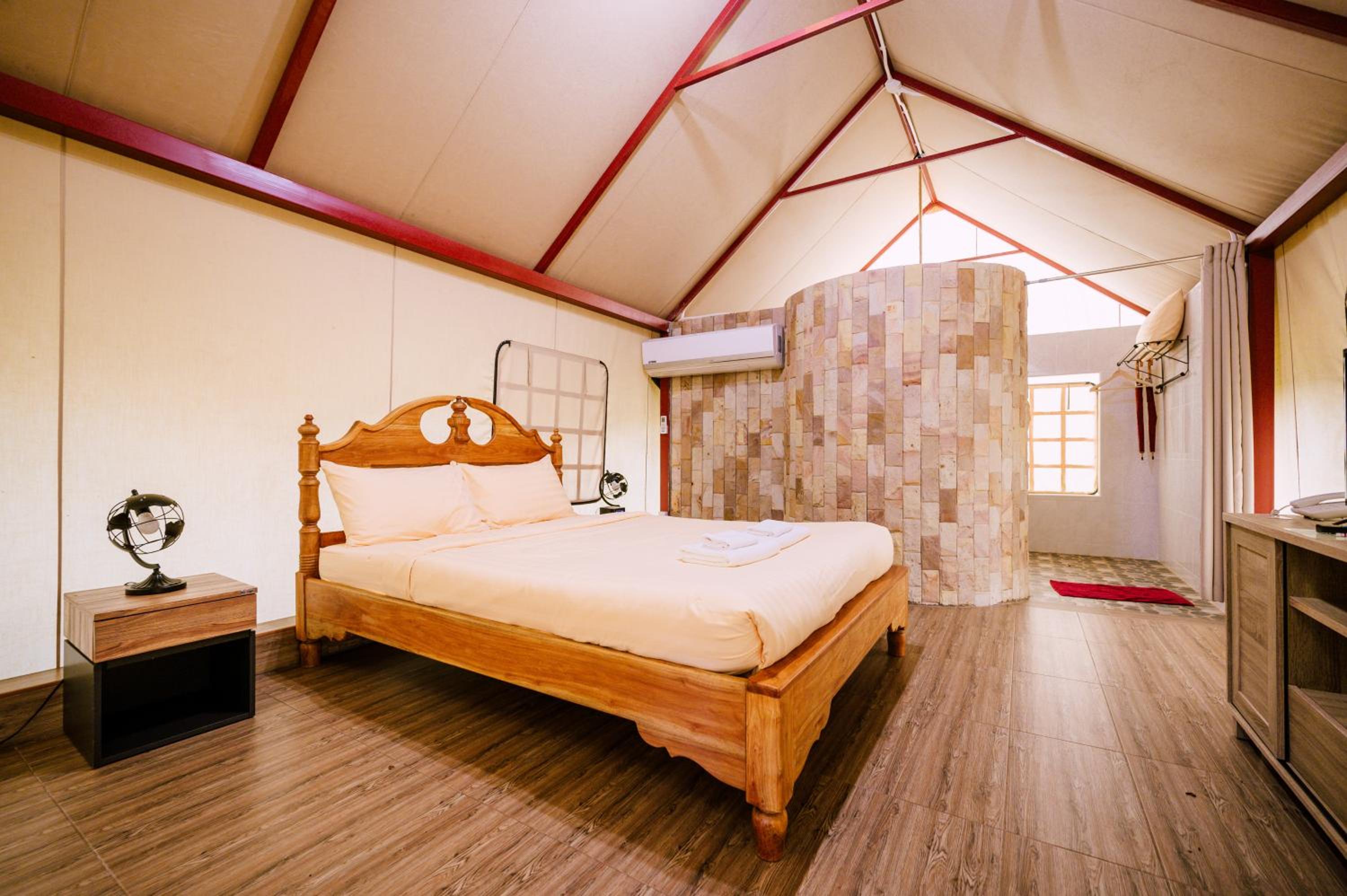 Tent - Photo 1