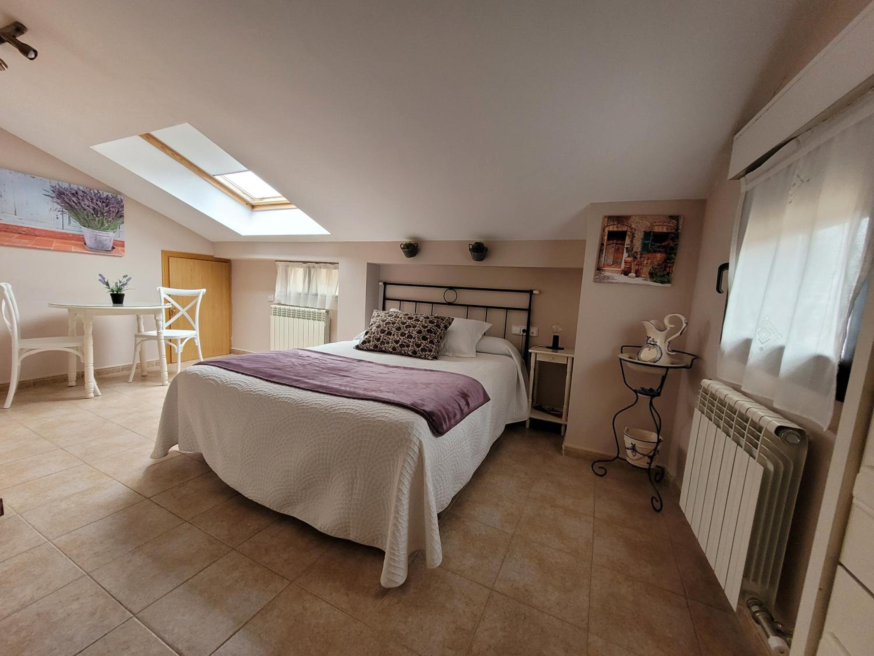 Five-Bedroom House - Photo 14