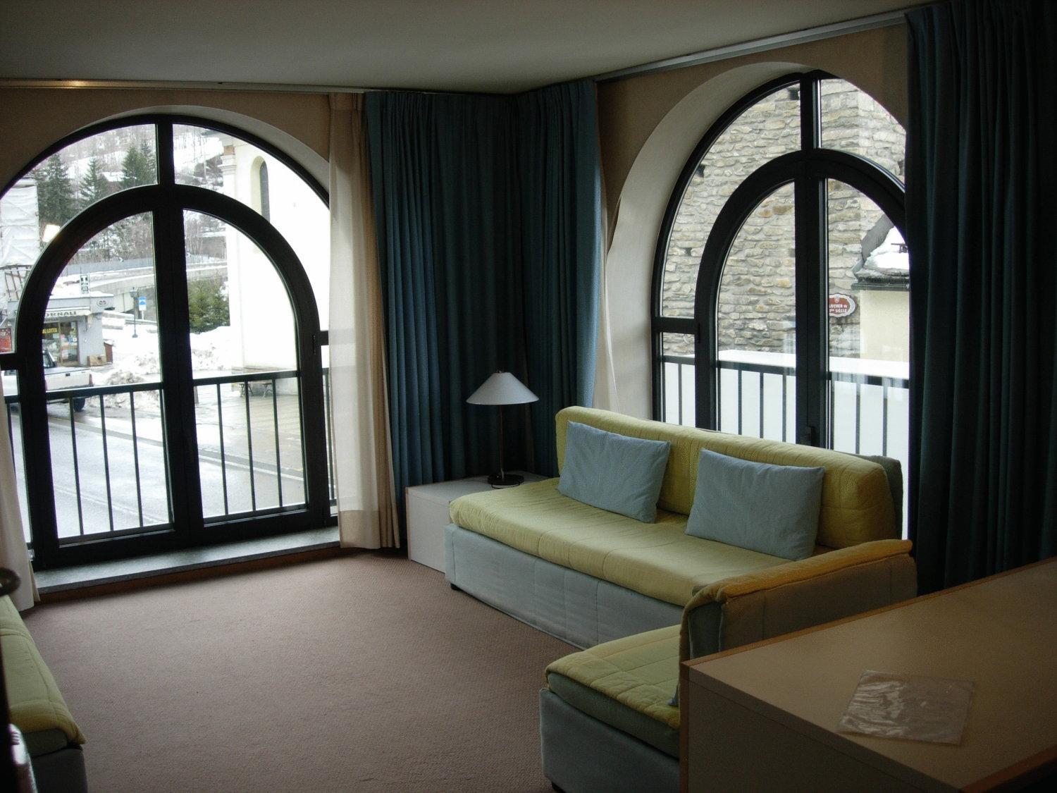 Suite - Photo 1