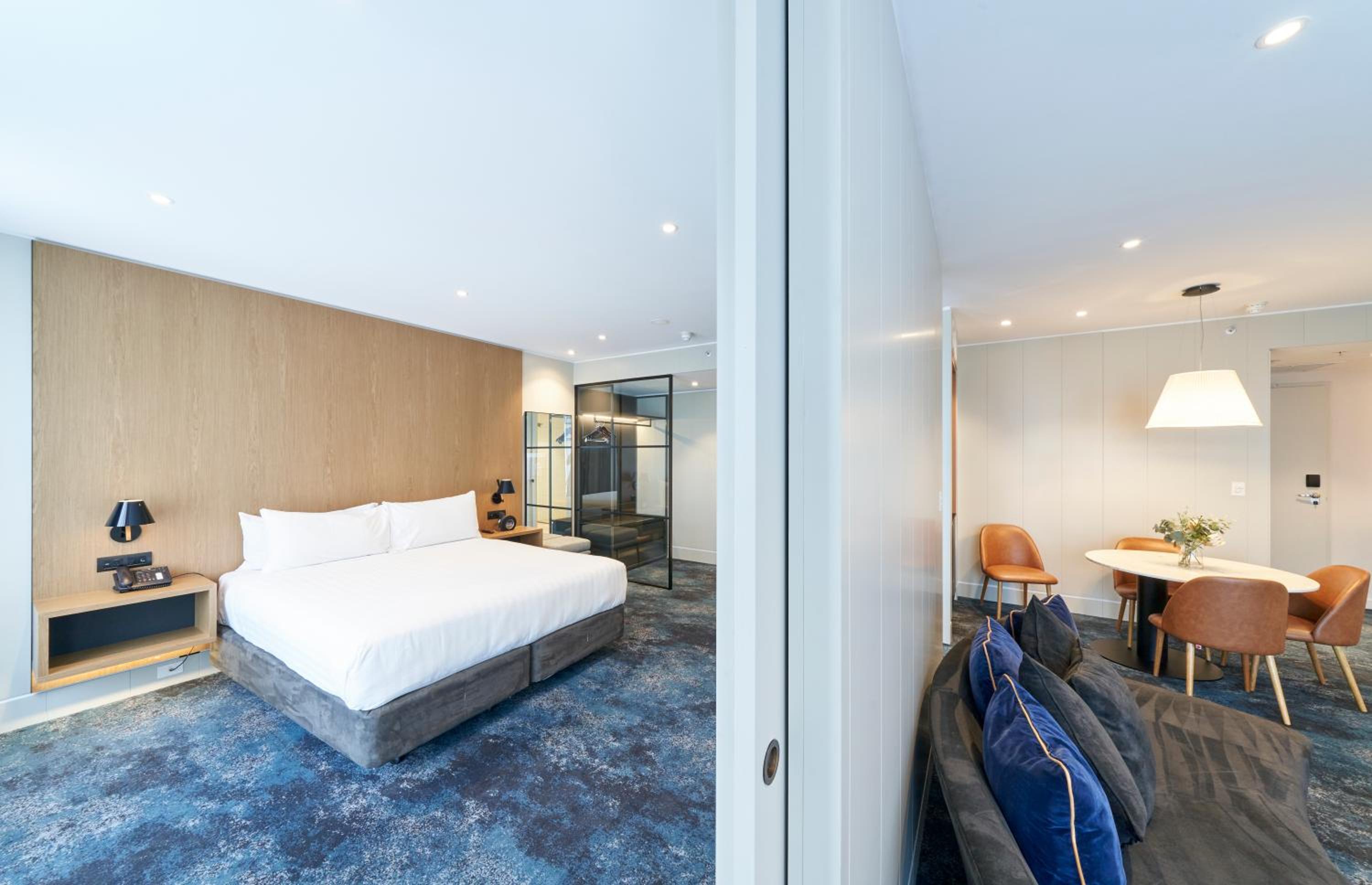 Deluxe Executive King Suite with Lounge Access - Photo 3