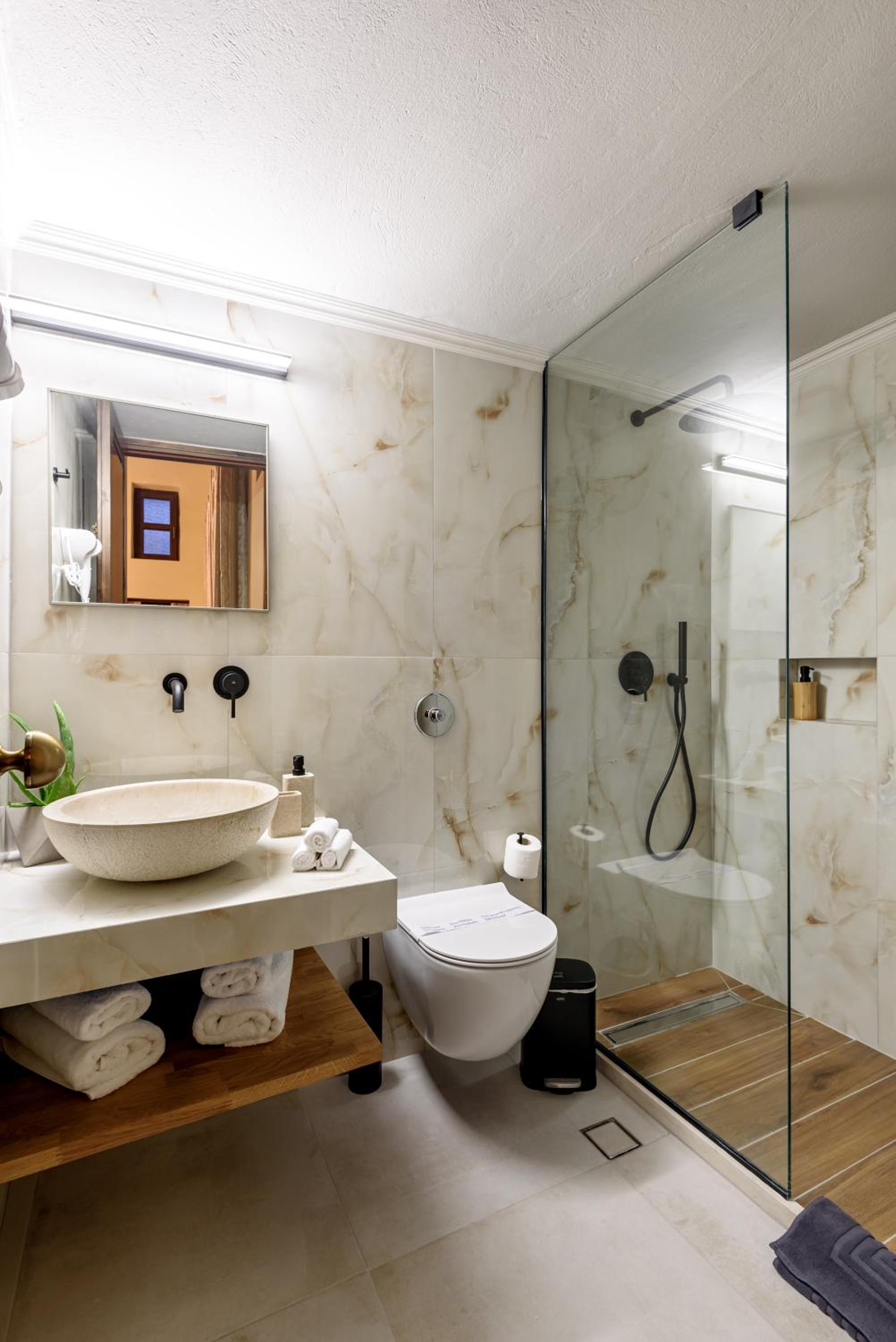 Double or Twin Room with City View - Photo 5