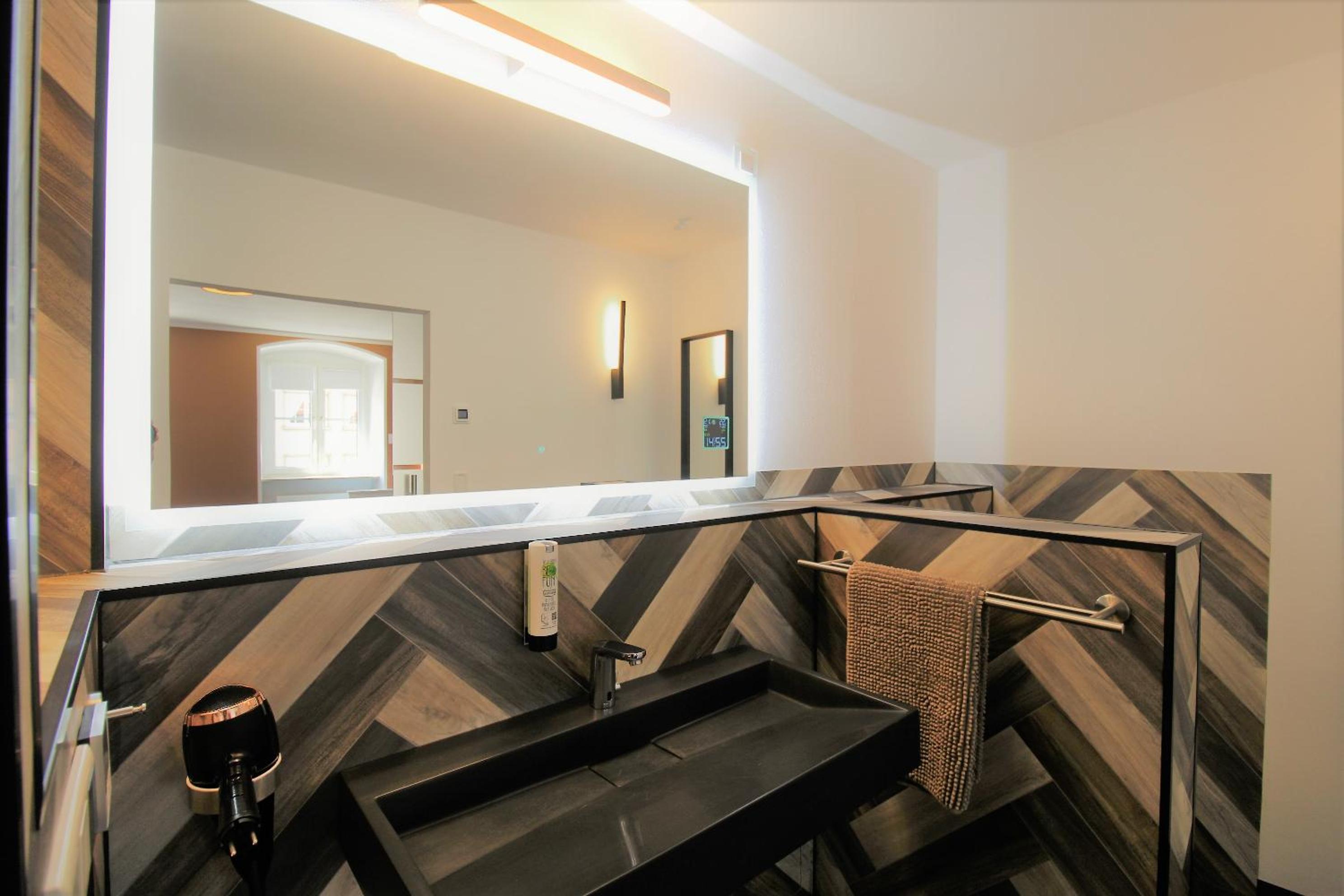 Standard Double Room - Photo 8