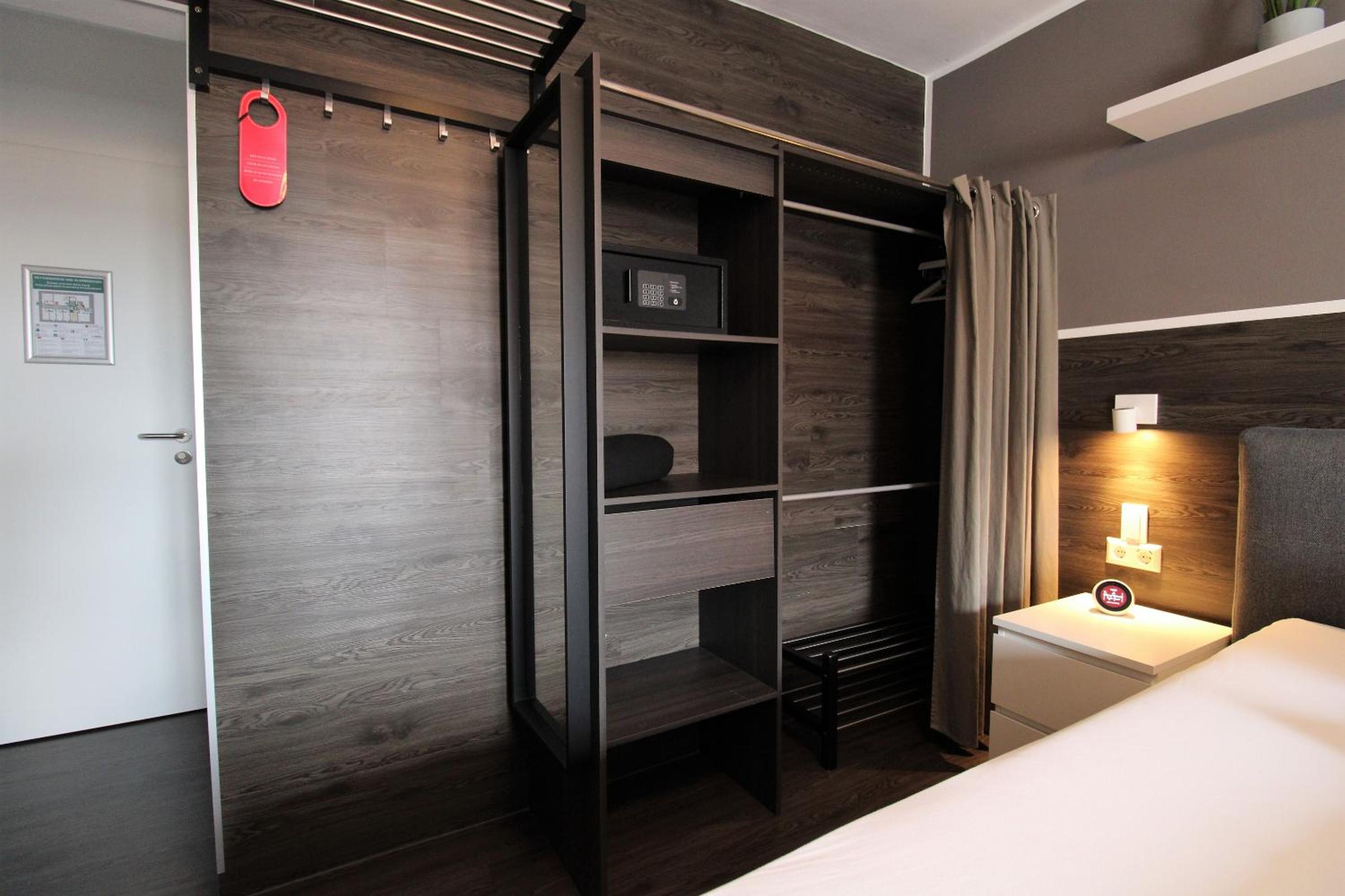 Standard Double Room - Photo 7