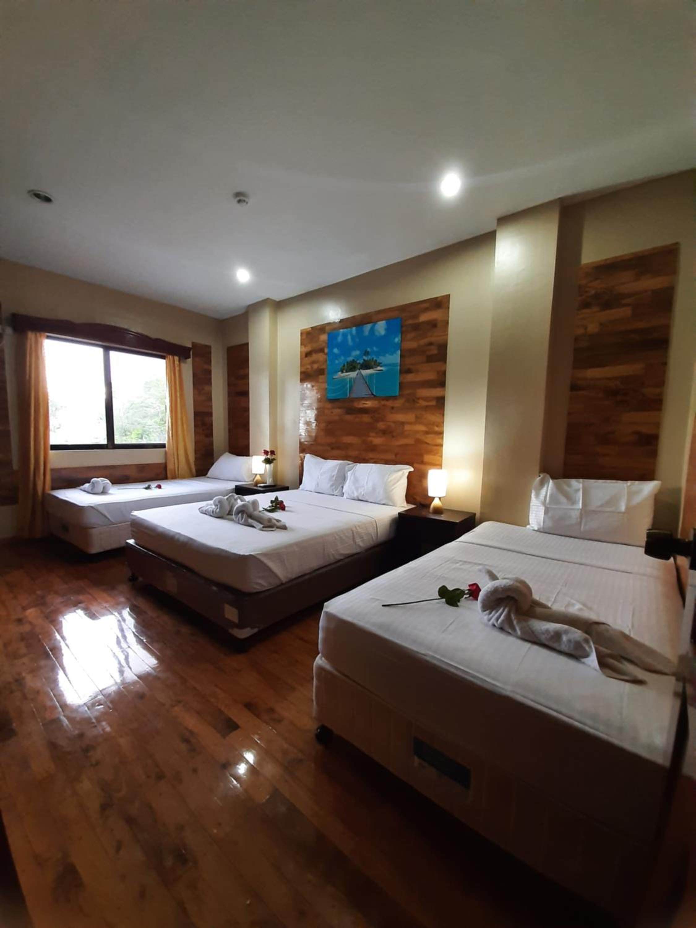 Suite with Balcony - Photo 4