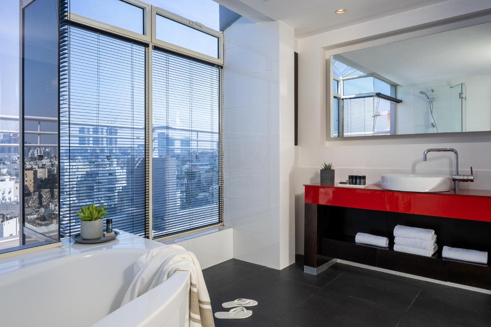 Penthouse Suite - Photo 3