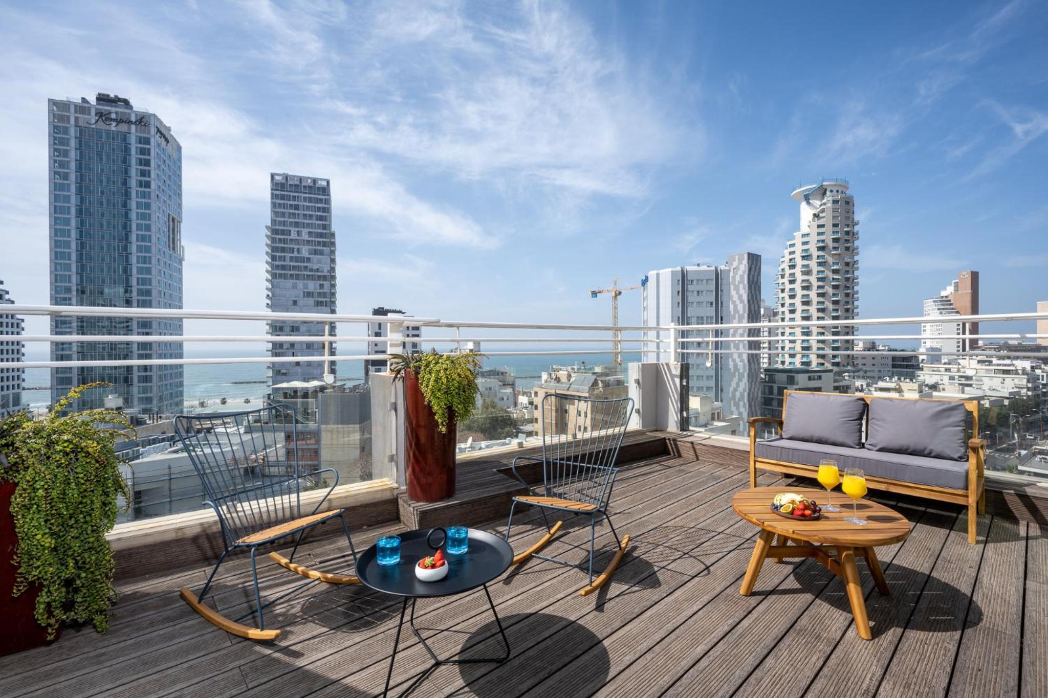 Penthouse Suite - Photo 6