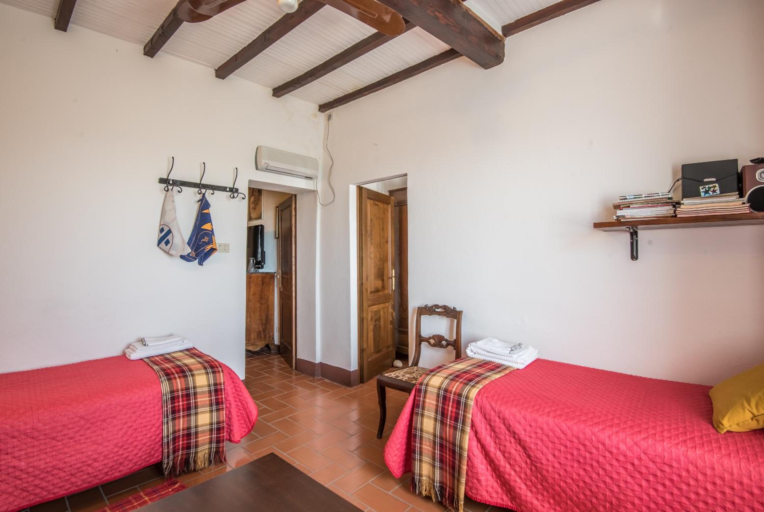 Two-Bedroom Deluxe Apartment with Garden View photo 2