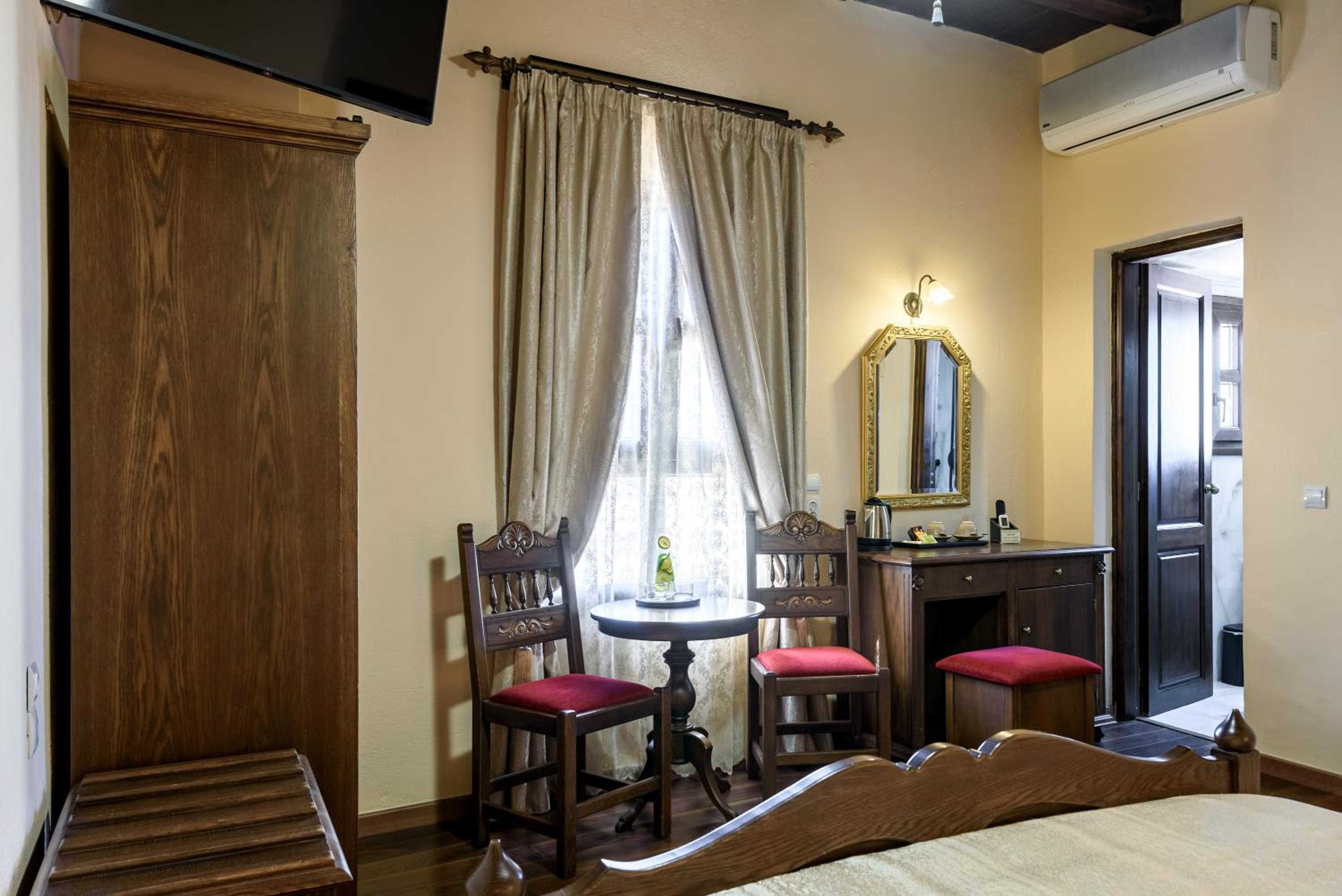 Double Room - Photo 8