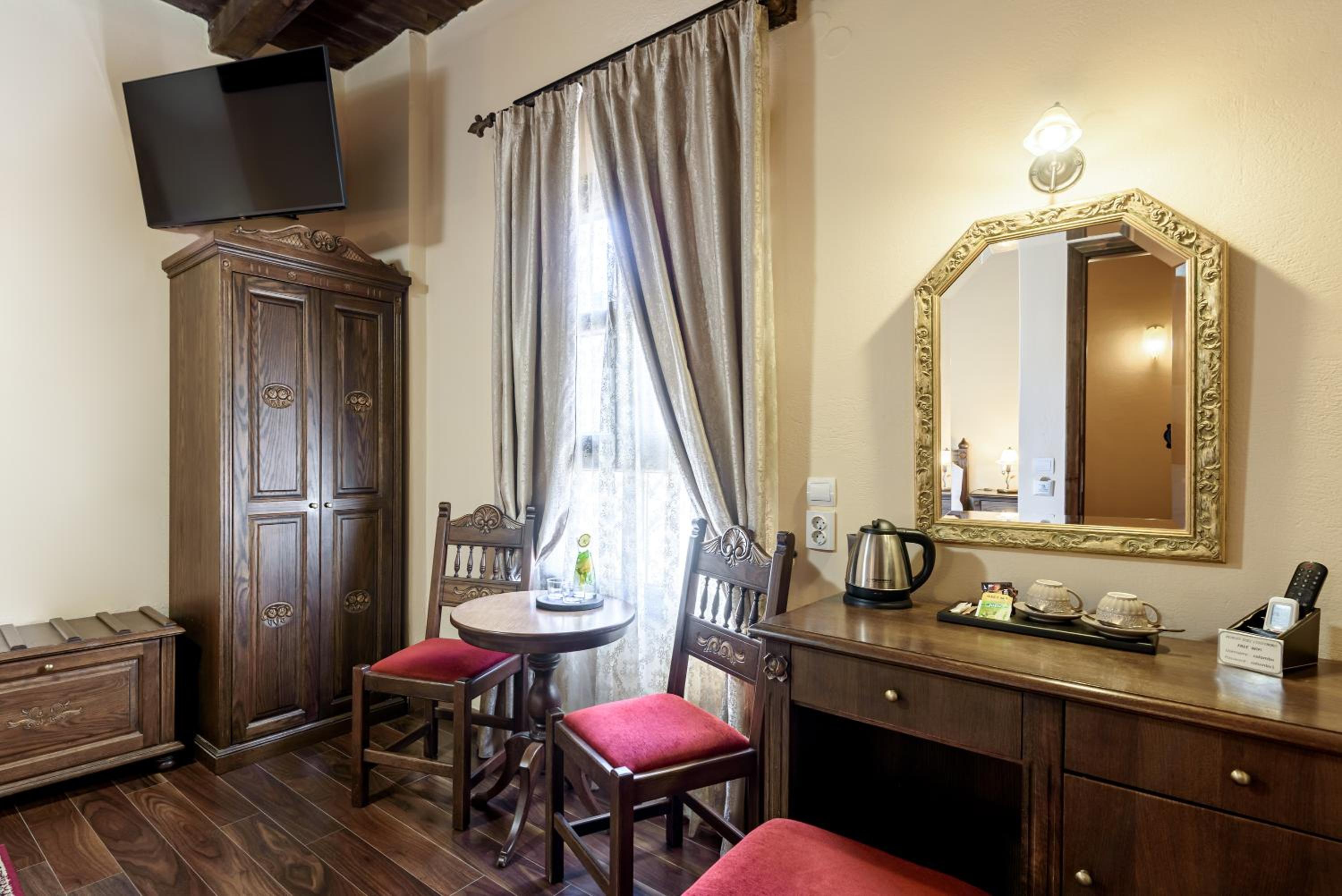 Double Room - Photo 10