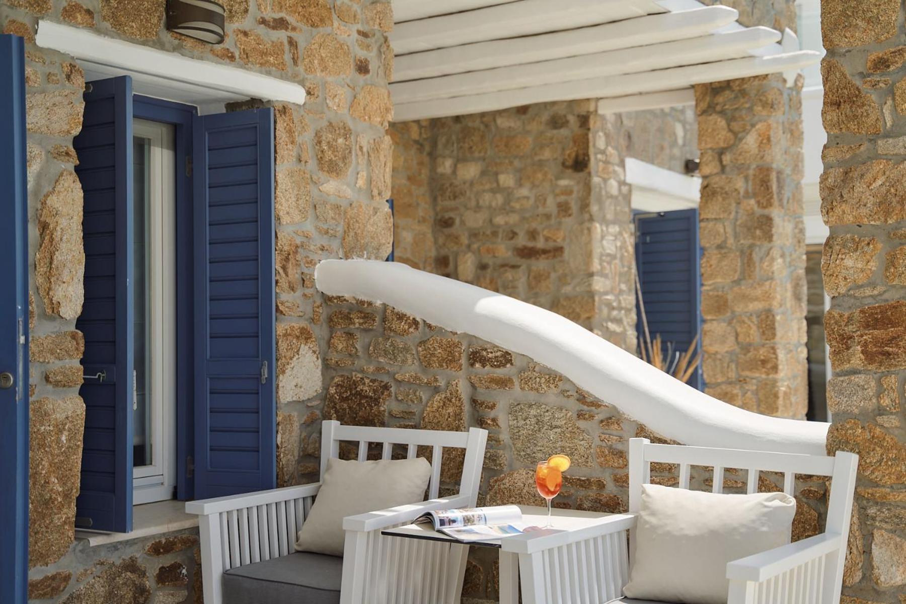 Junior Suite with Pool View - Photo 5