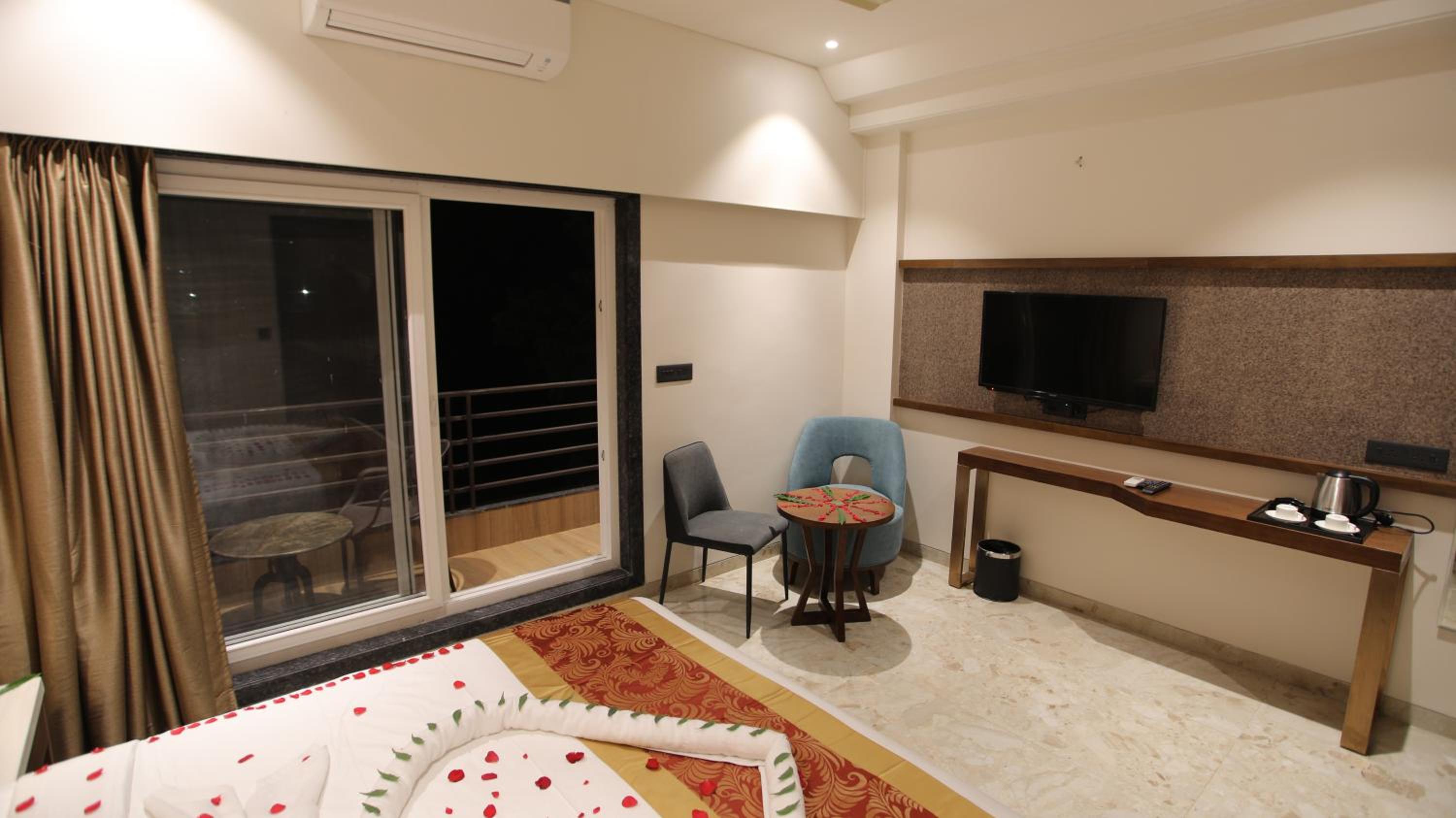 Double Room with Balcony photo 3