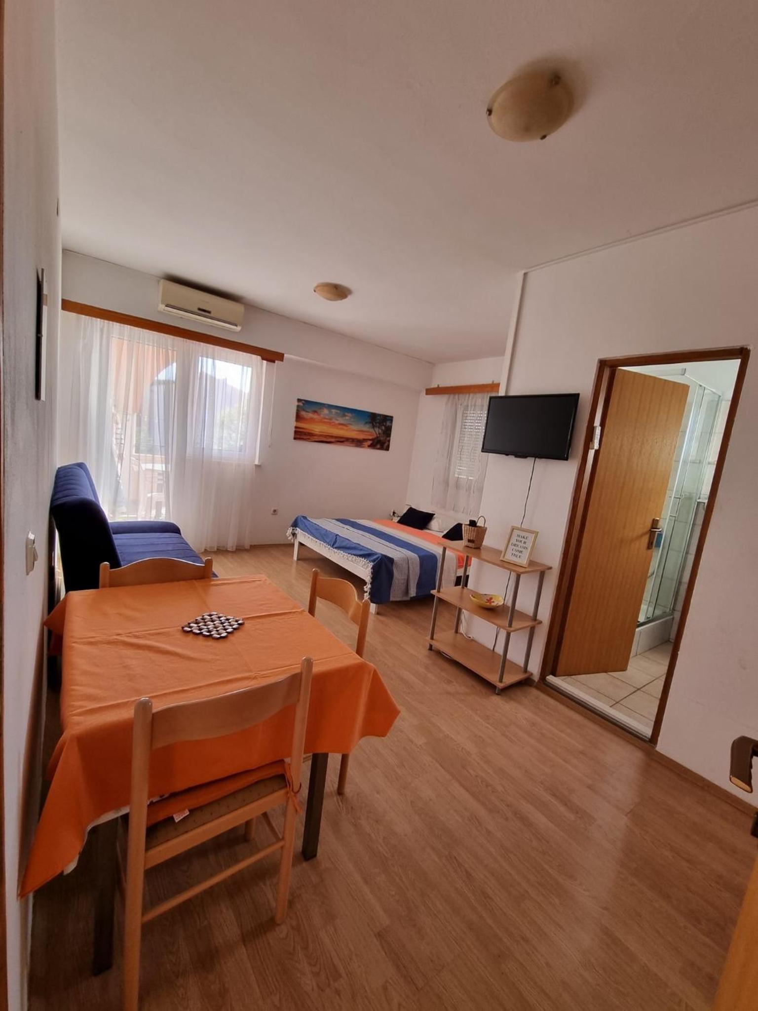 Studio Apartment with Terrace