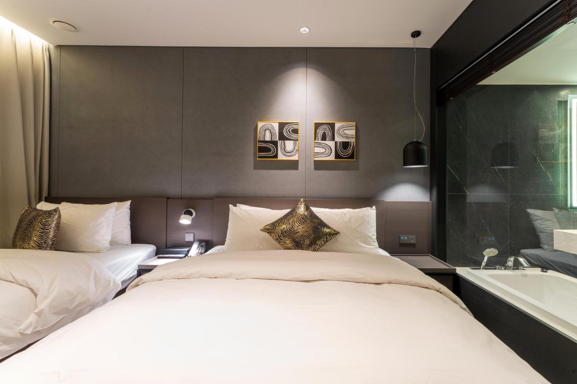 Deluxe Twin Room - Photo 4