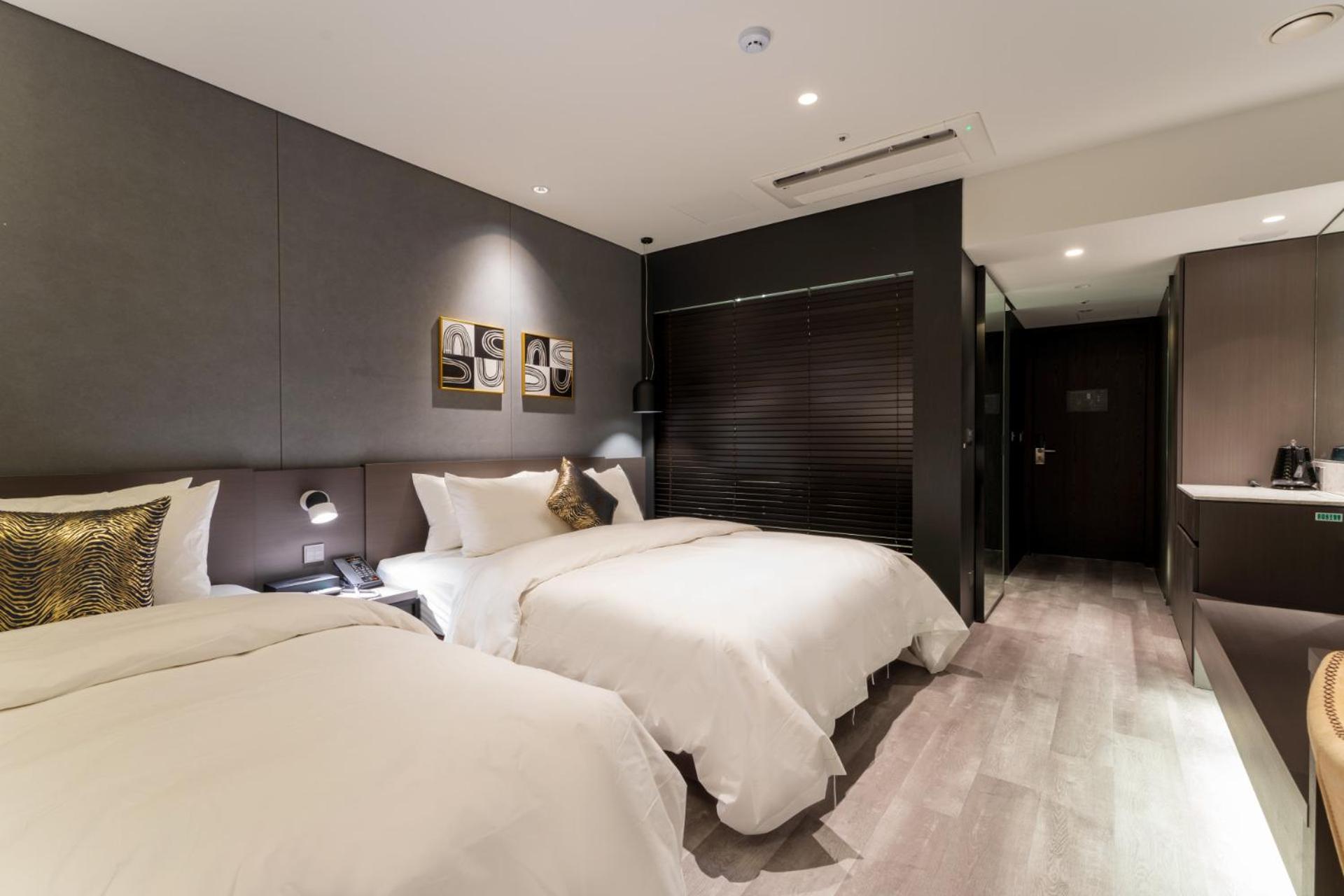 Deluxe Twin Room - Photo 2