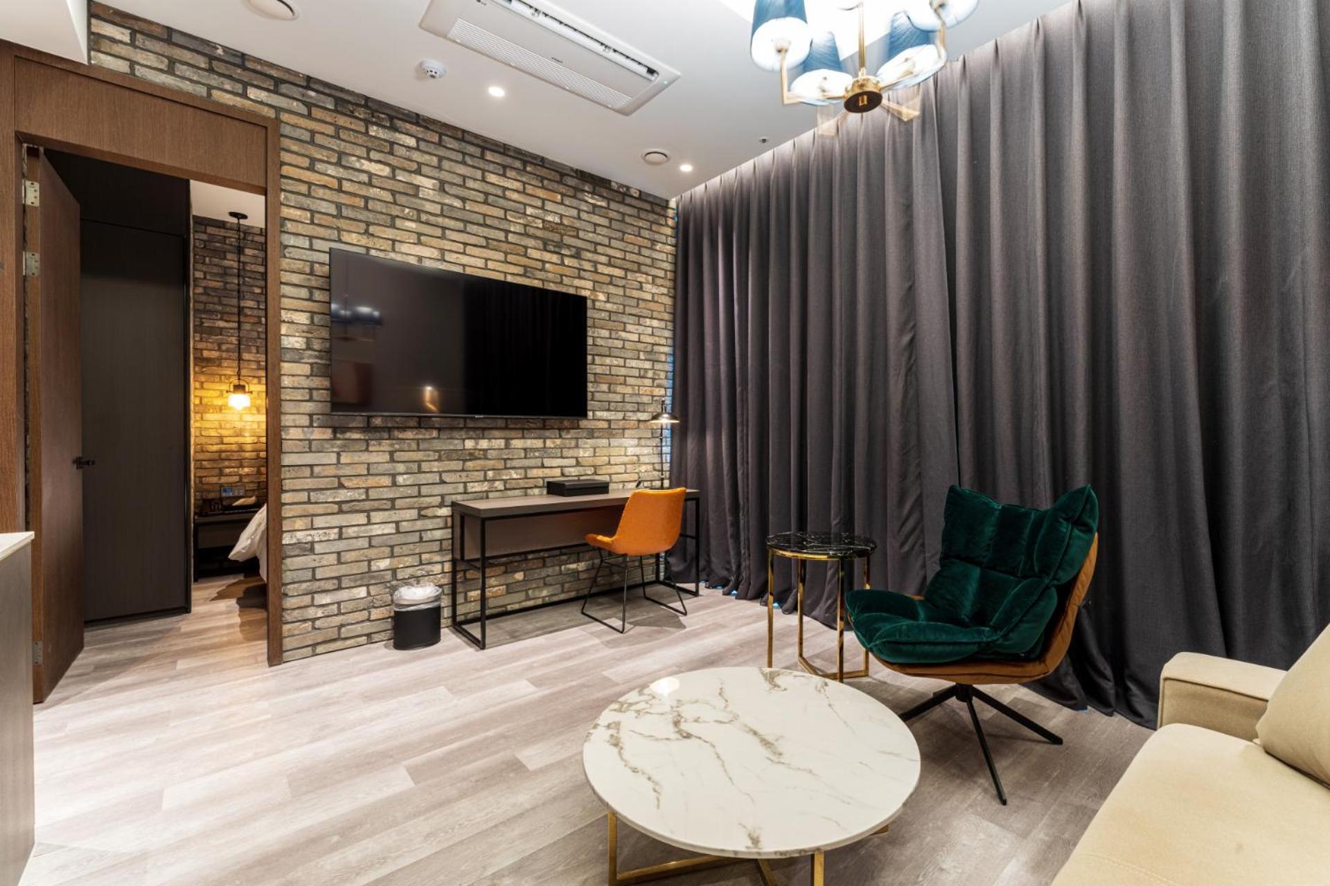 Family Suite - Photo 1