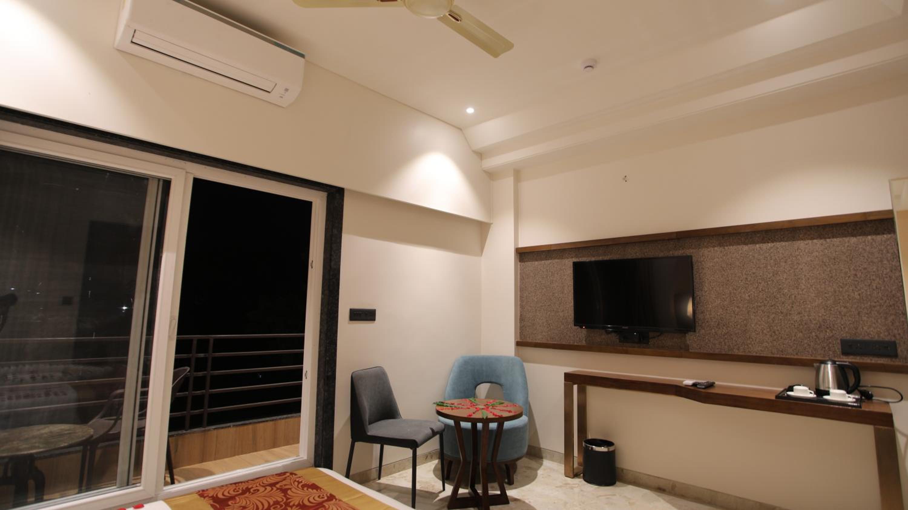 Double Room with Extra Bed photo 3
