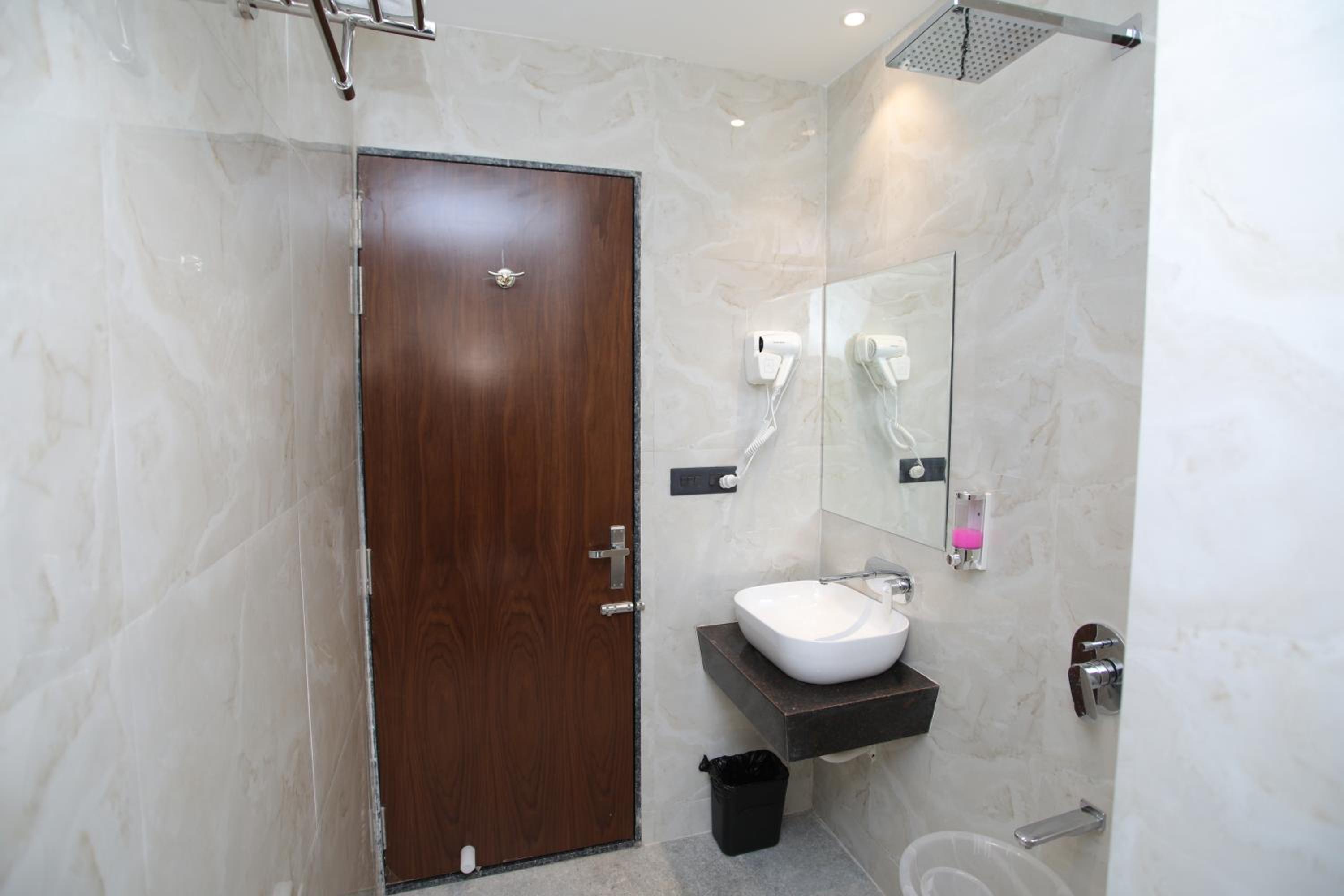 Double Room with Extra Bed photo 2