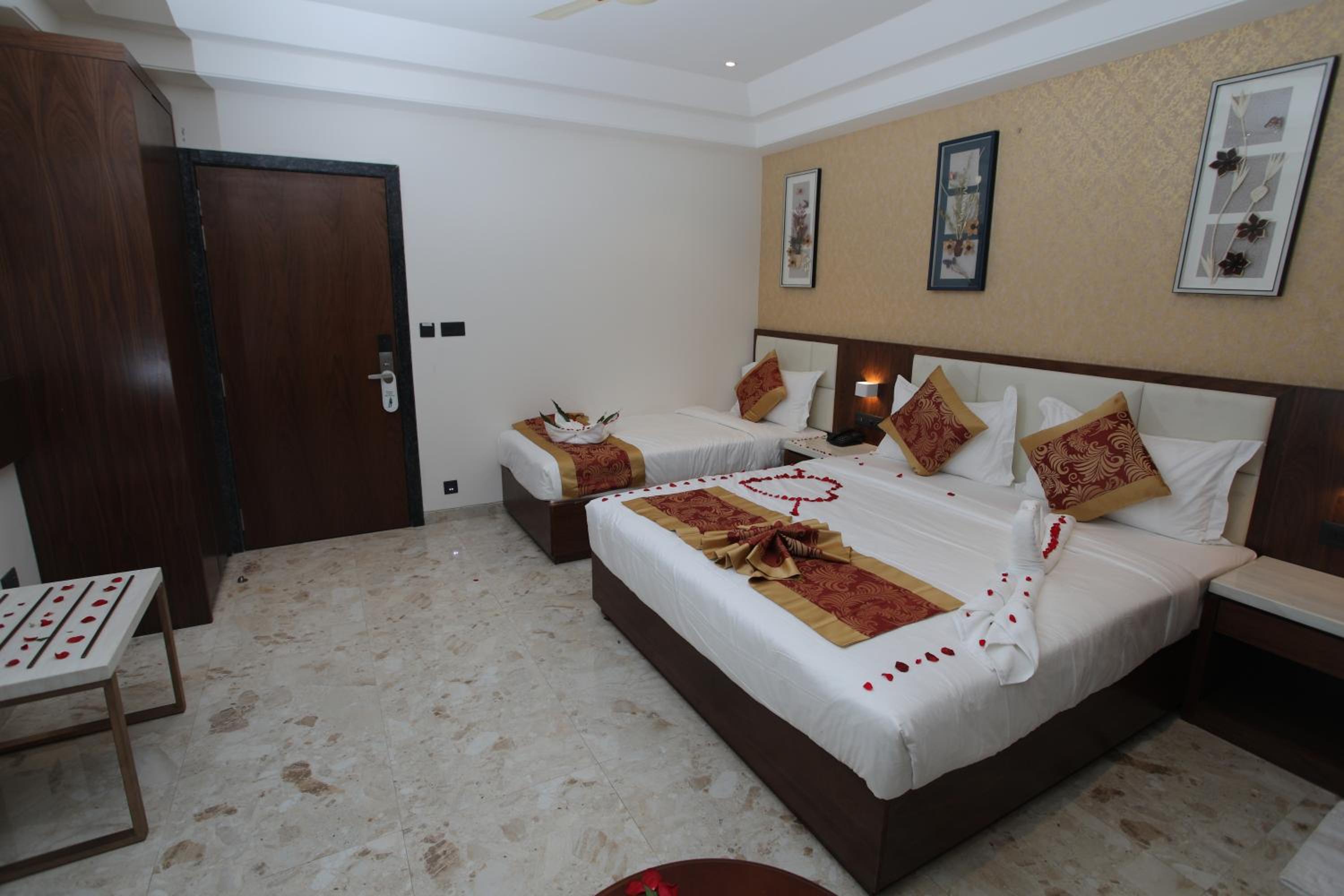 Double Room with Extra Bed photo 1