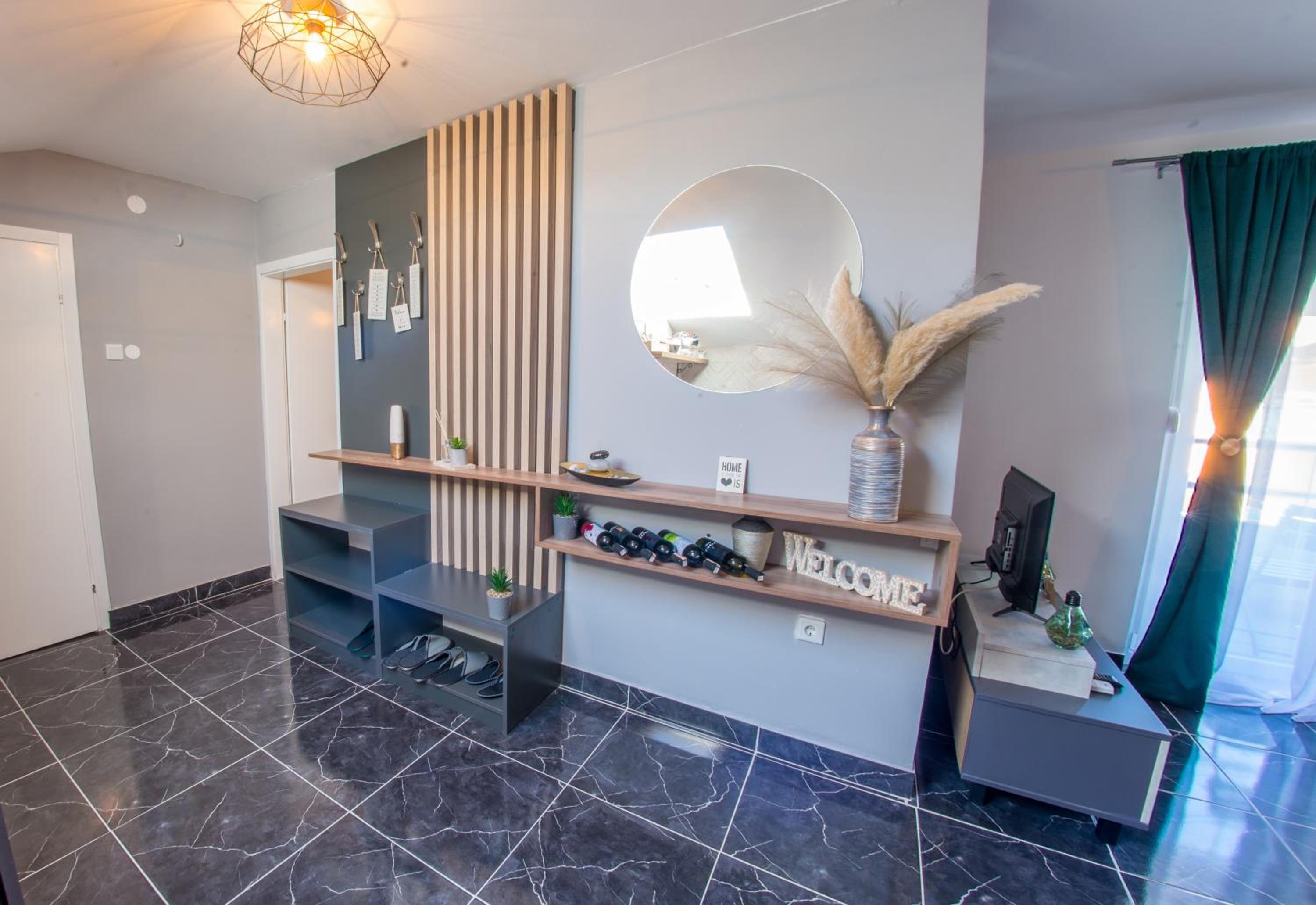 Apartment with Balcony - Photo 40