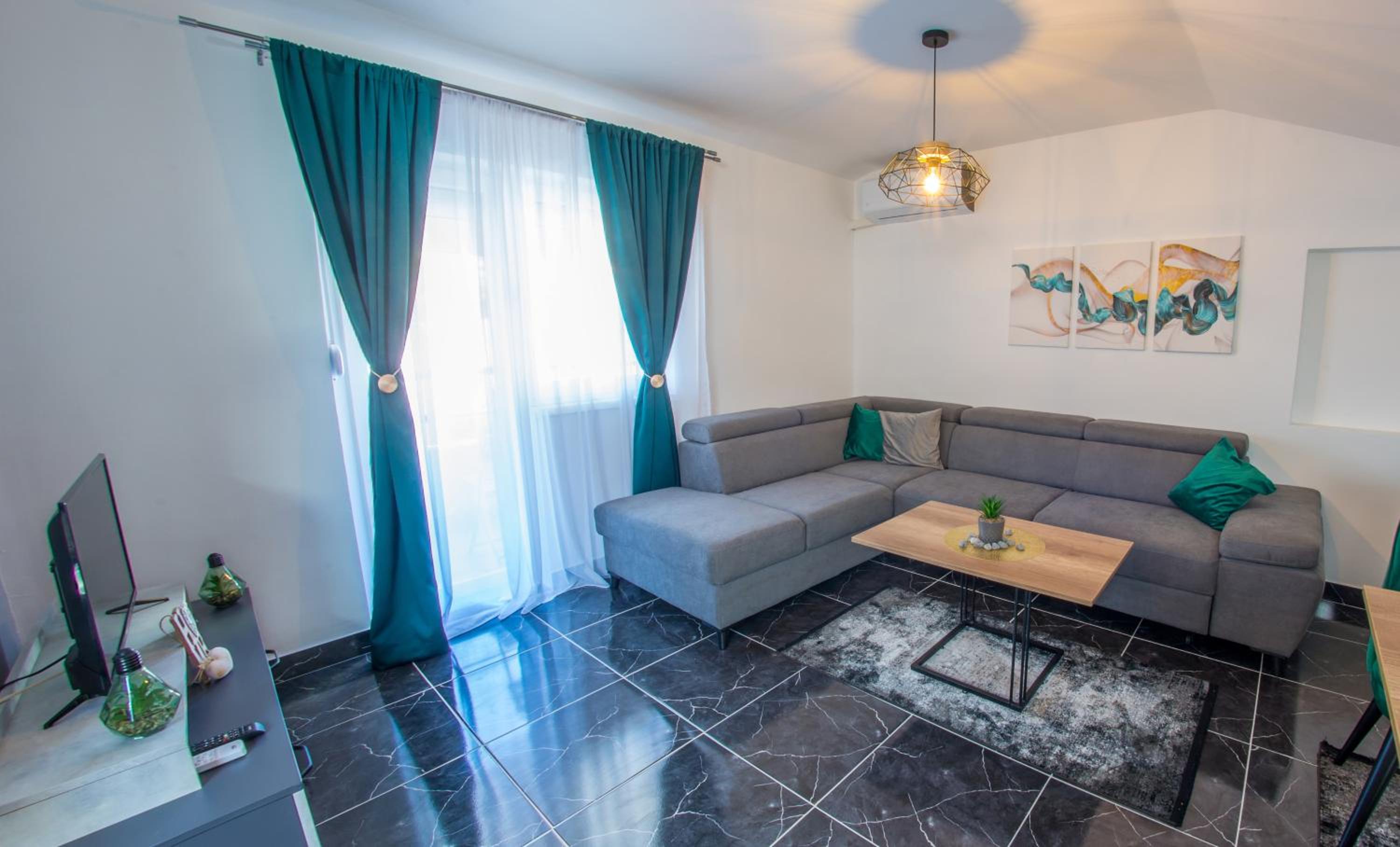 Apartment with Balcony - Photo 43