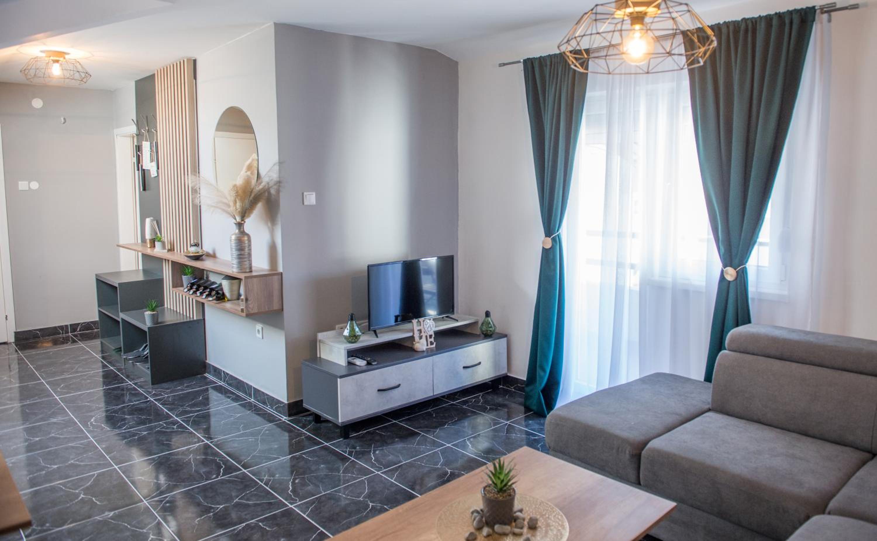 Apartment with Balcony - Photo 36