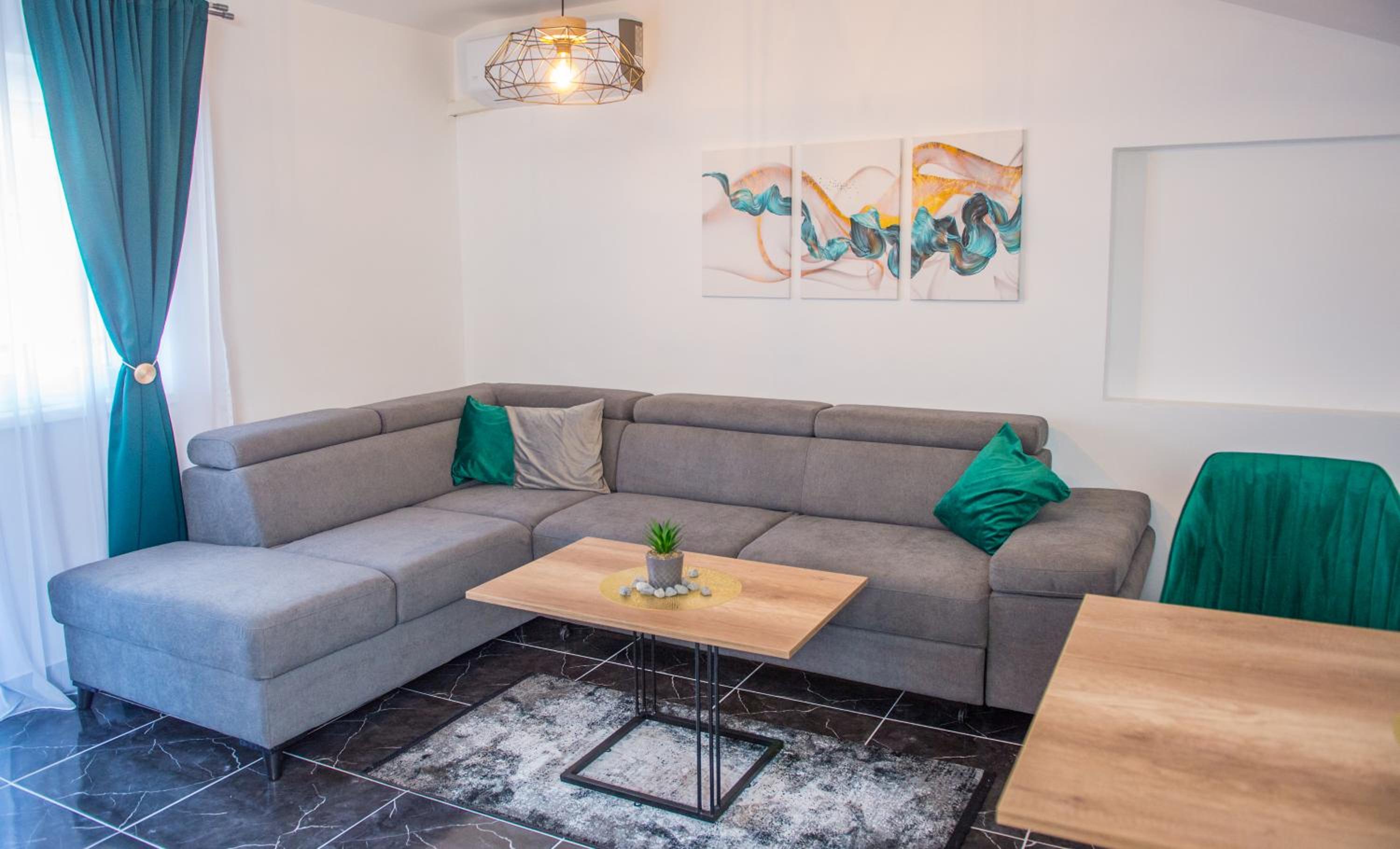 Apartment with Balcony - Photo 30