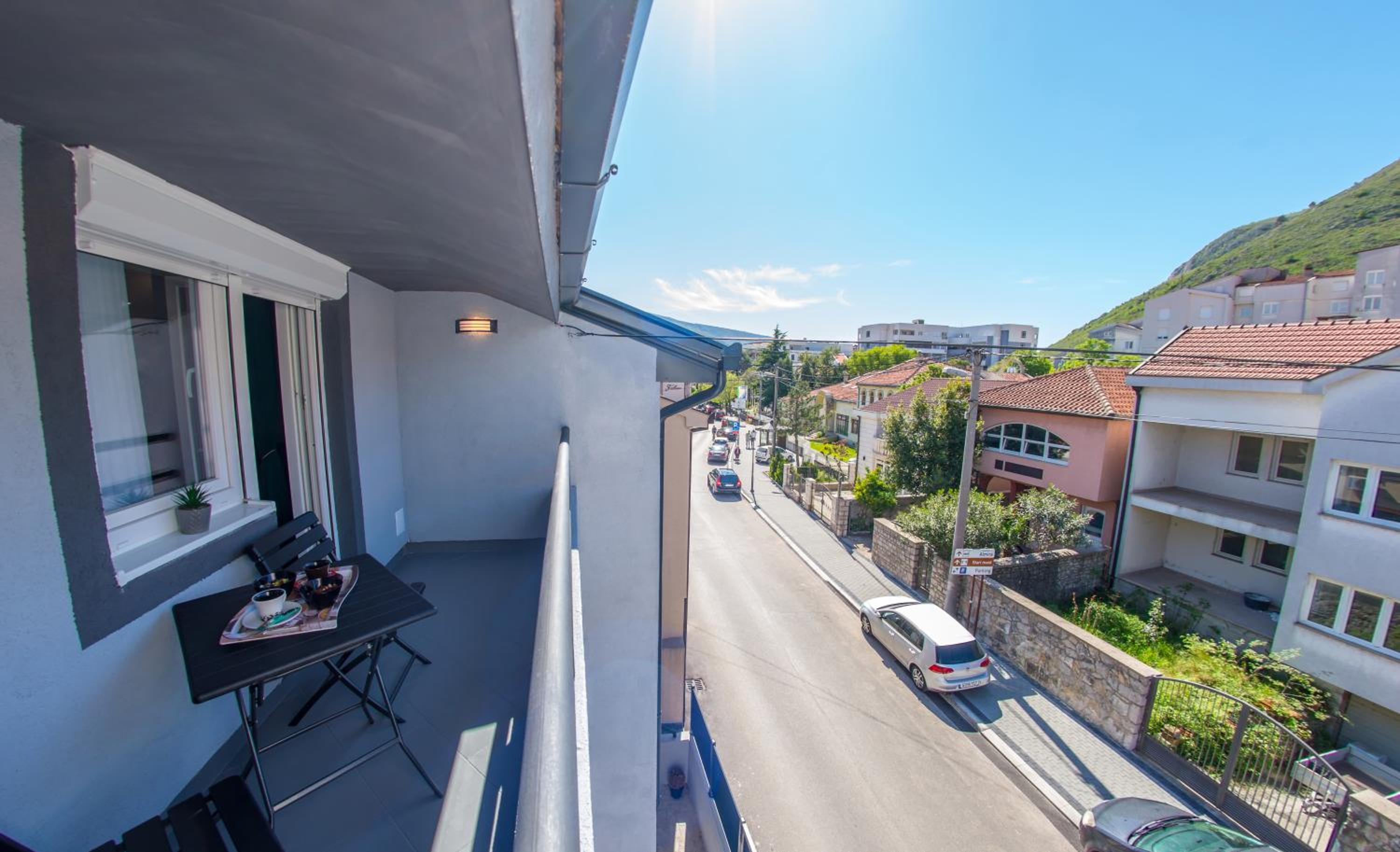 Apartment with Balcony - Photo 3