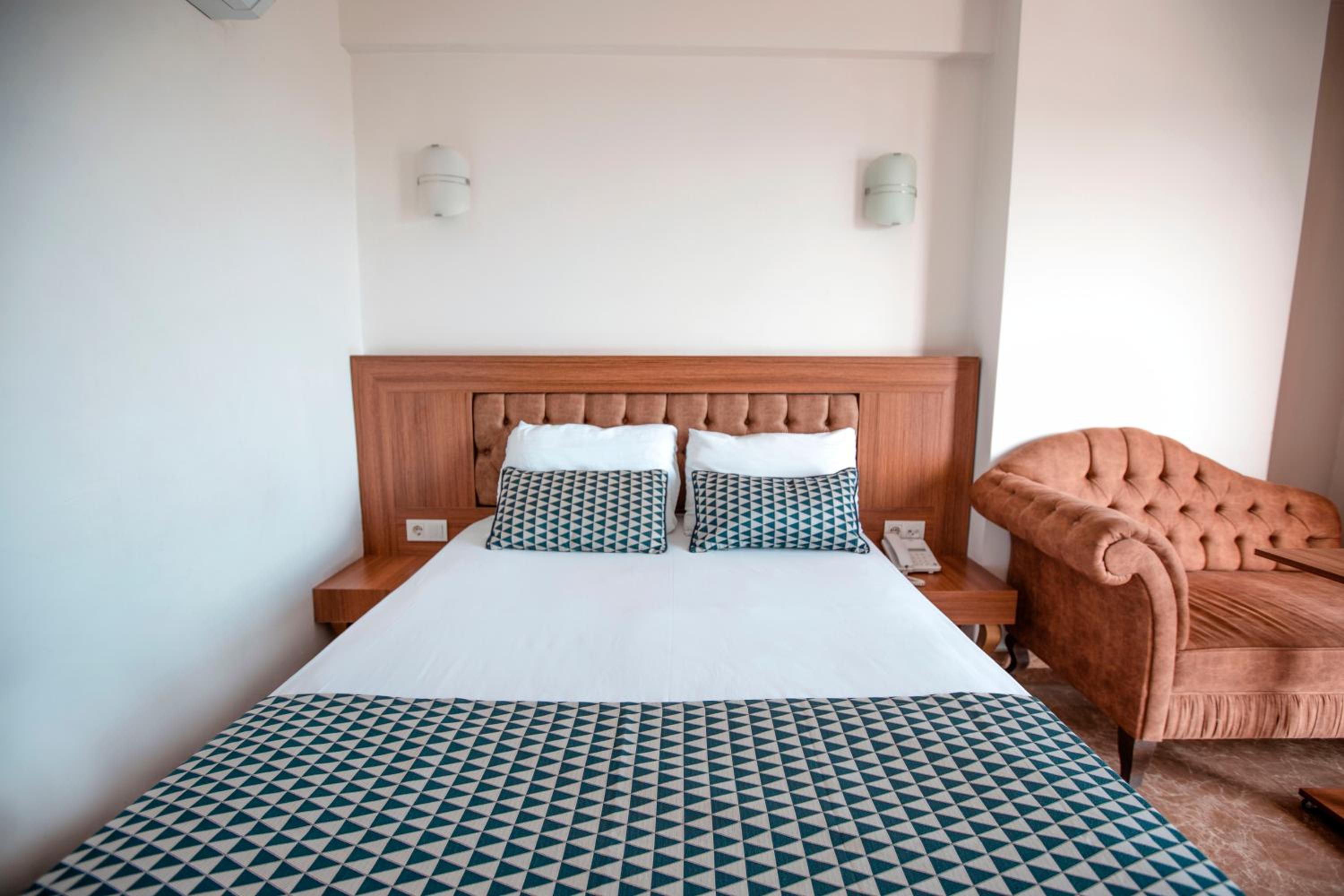 Double or Twin Room with Side Sea View