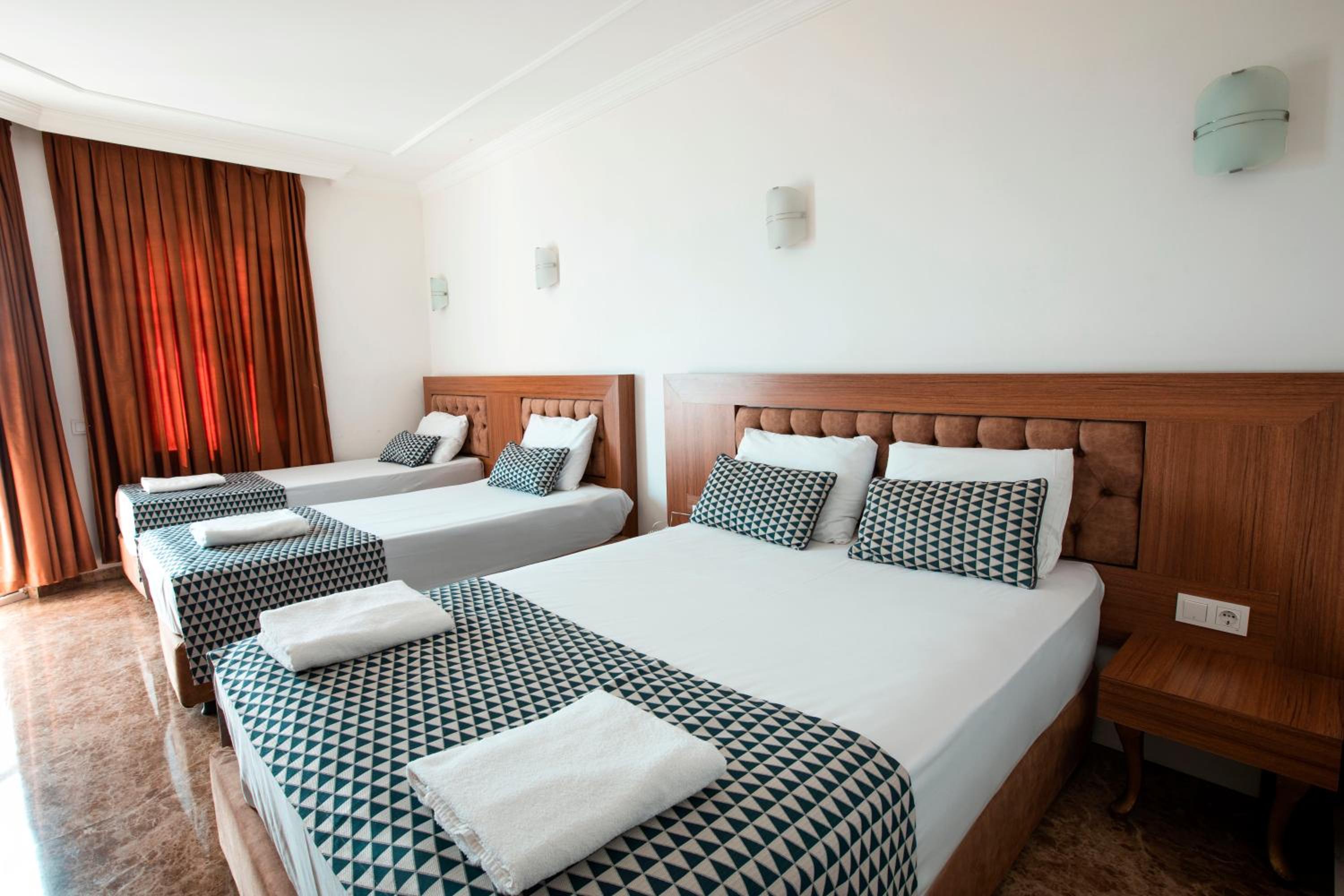 Standard Triple Room with Side Sea View