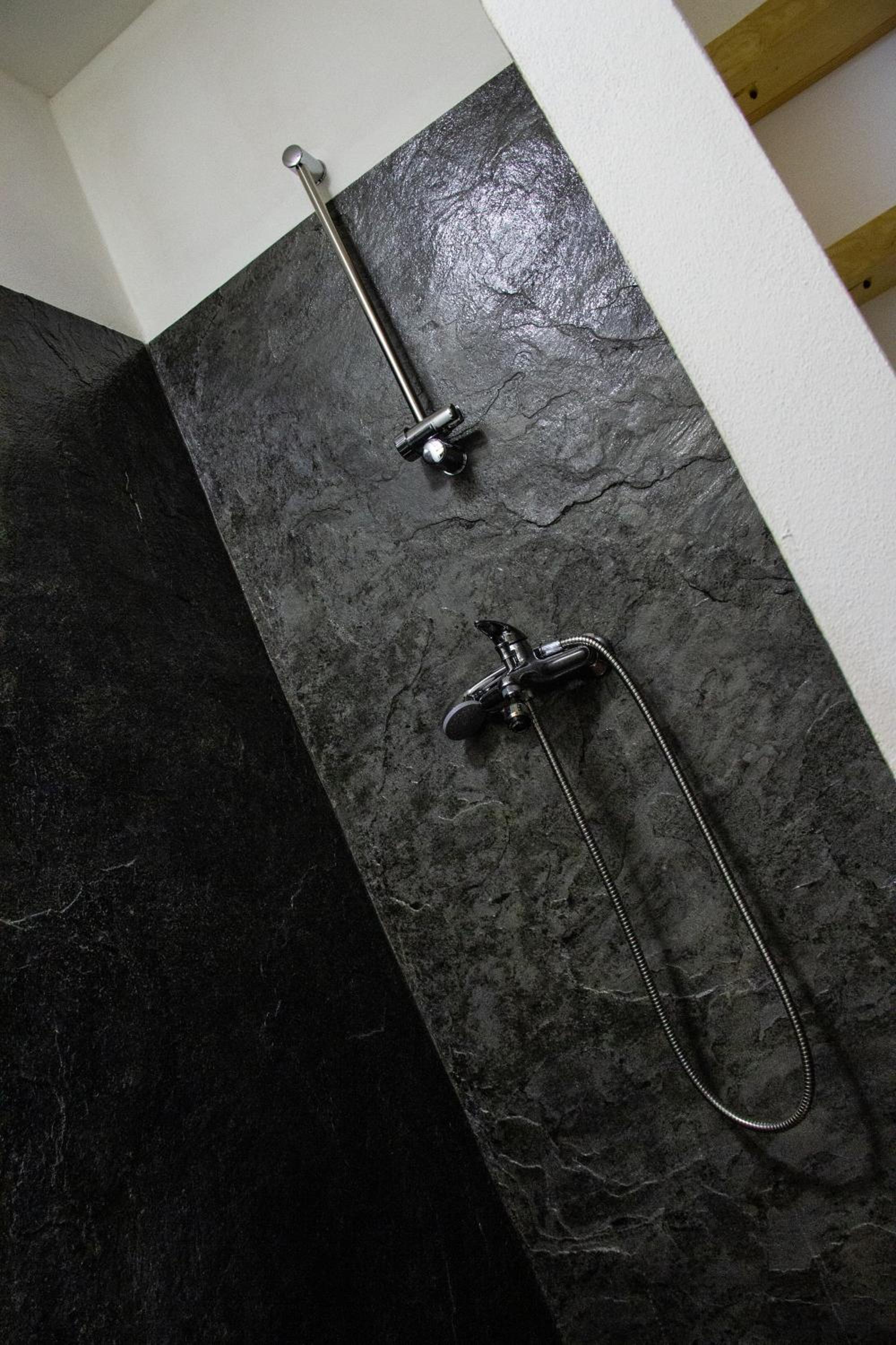 One-Bedroom Apartment - Photo 6