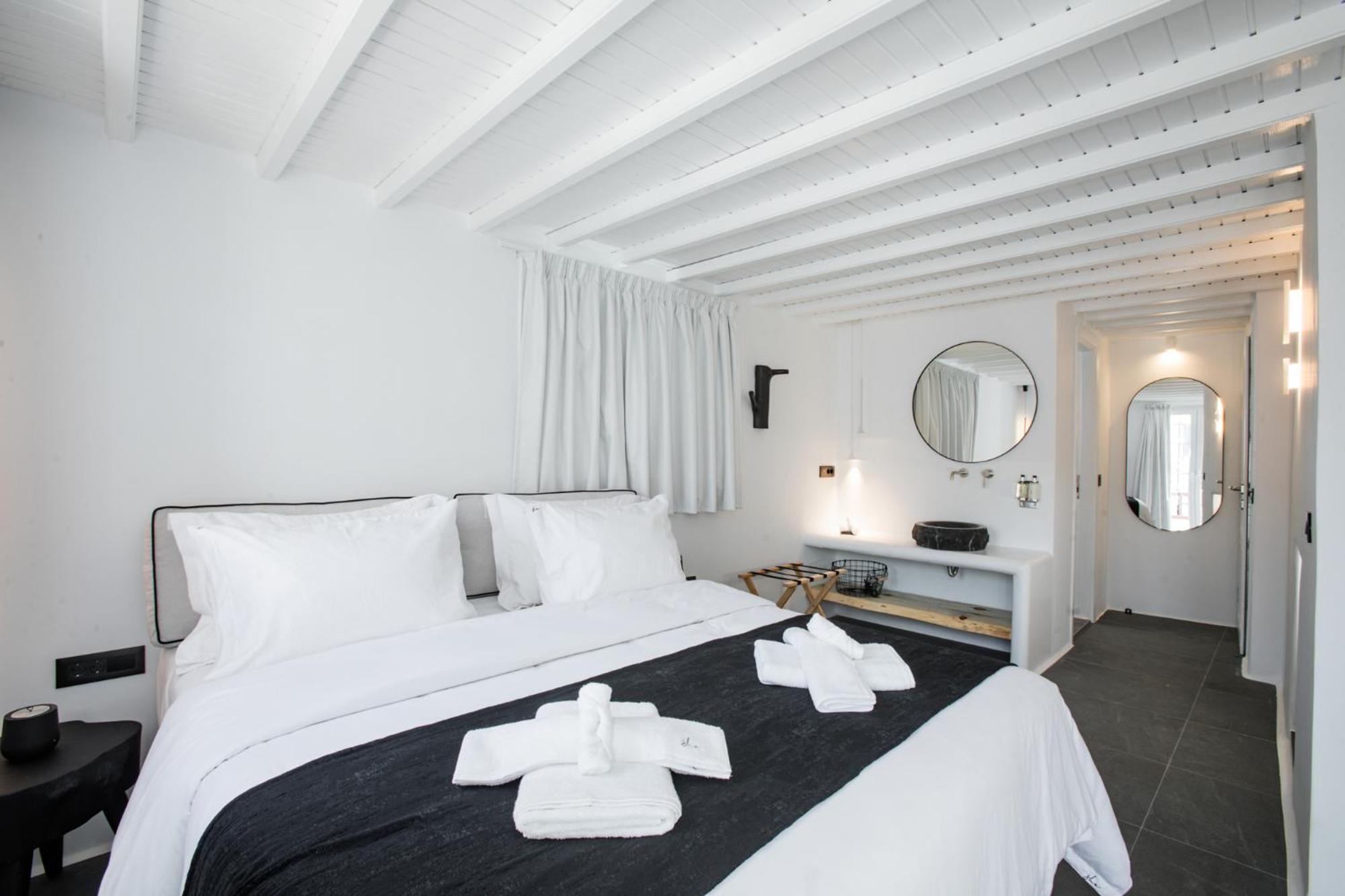 Deluxe Double Room with Balcony - Photo 1