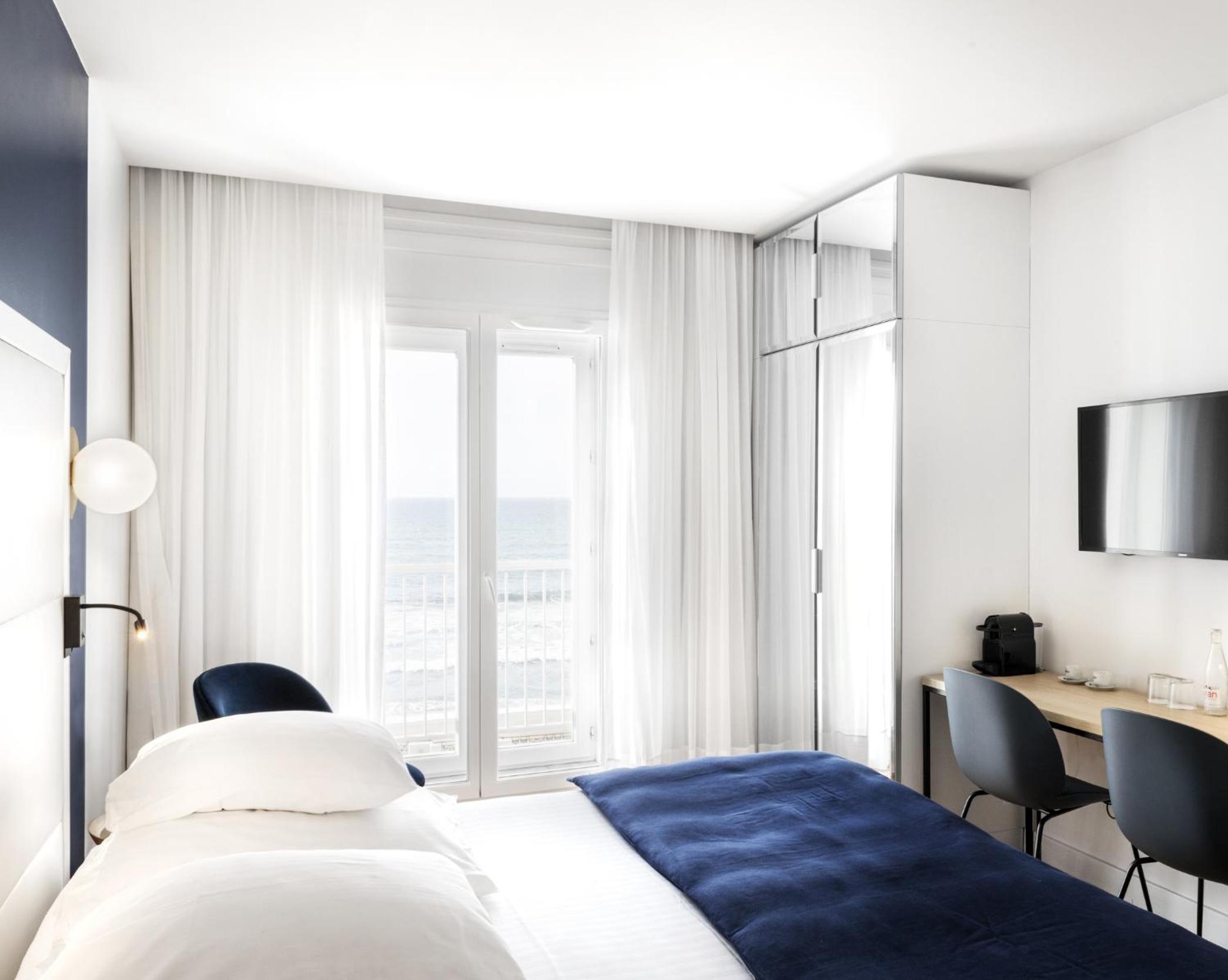 Junior Suite with Sea View - Photo 1