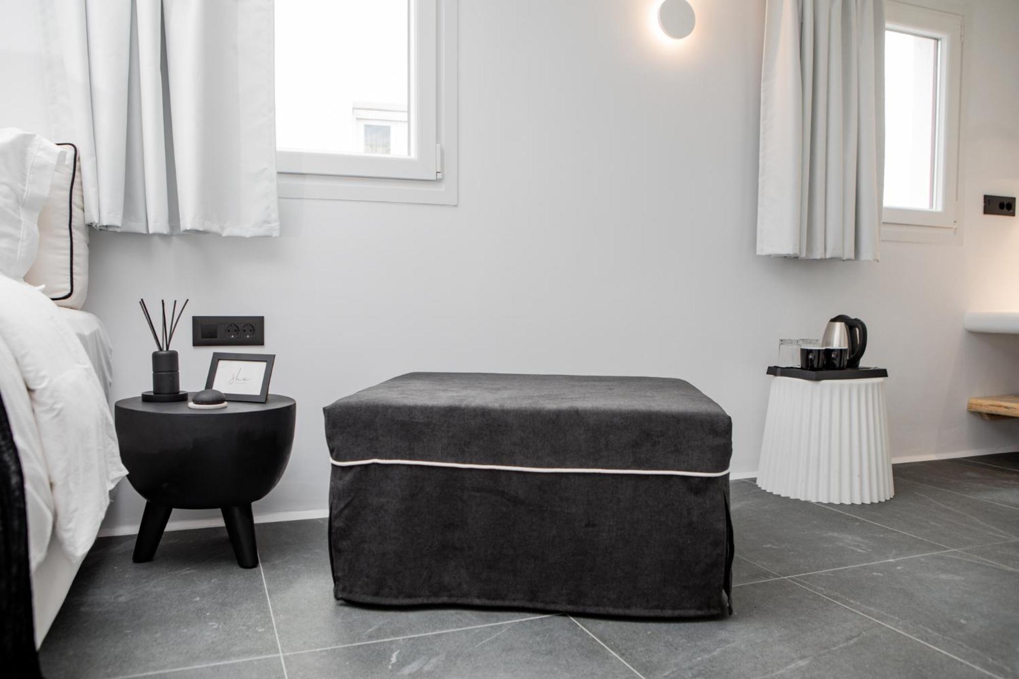 Deluxe Double Room (2 Adults + 1 Child) - Photo 1