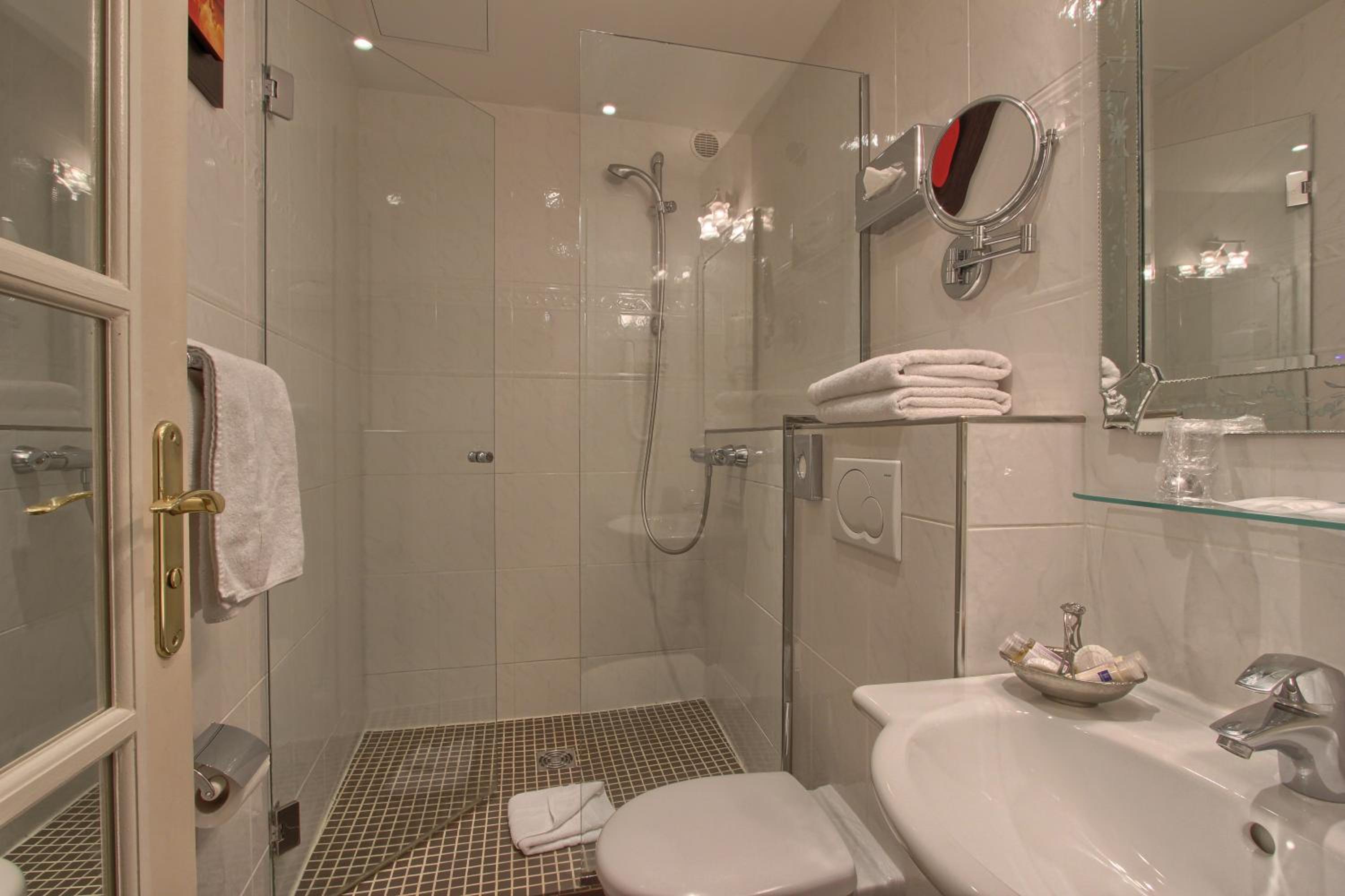 Superior Triple Room photo 3