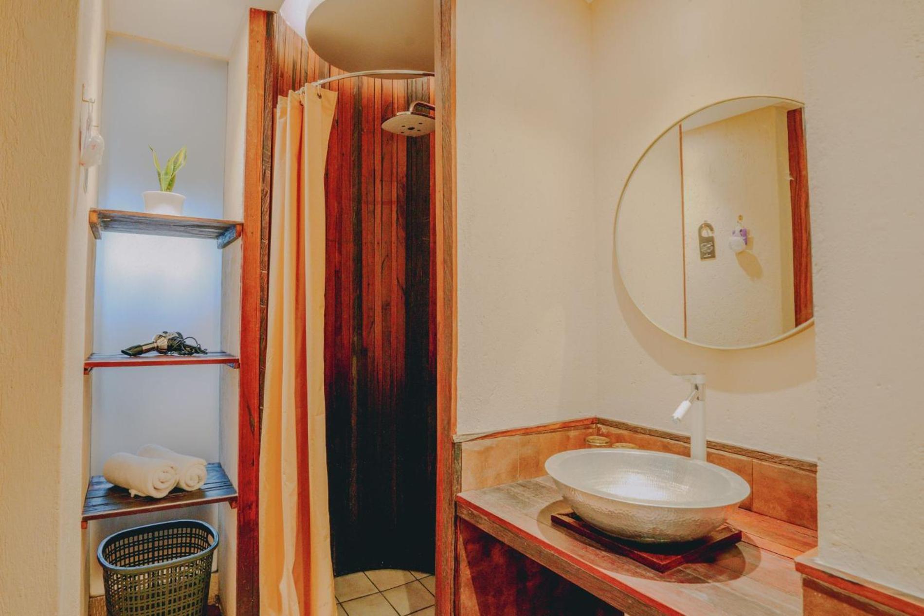 Standard Double Room - Photo 13