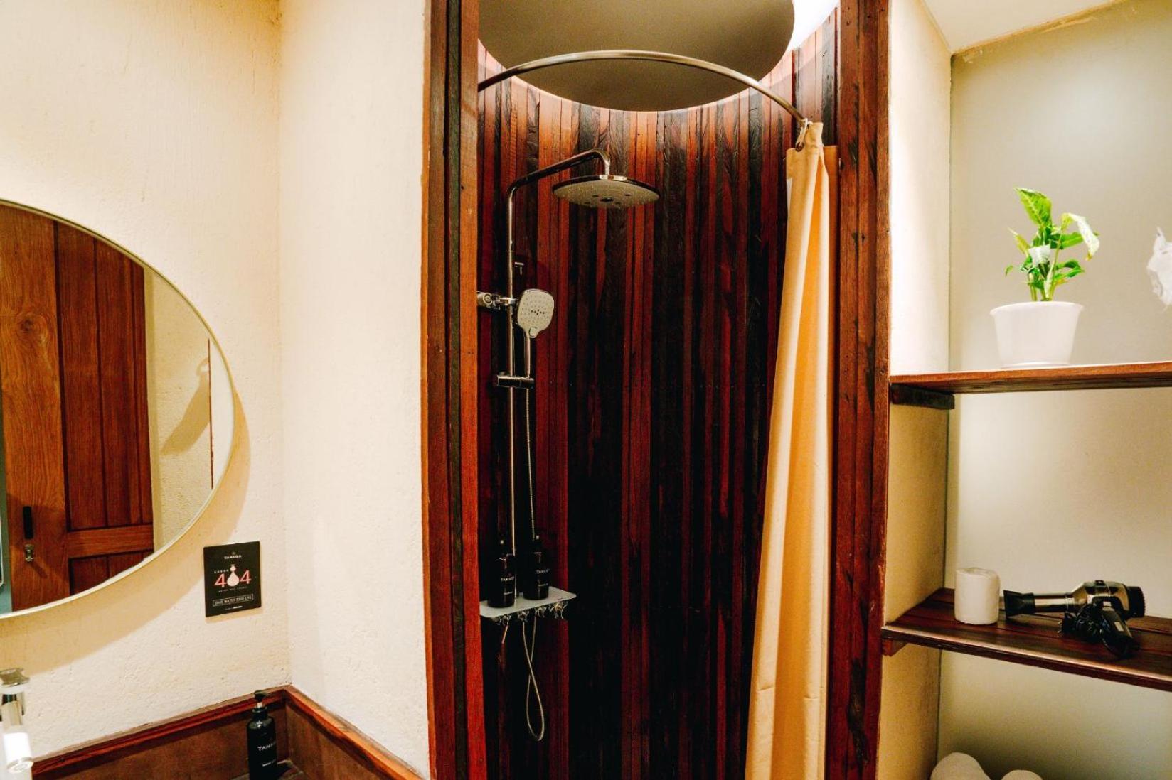 Standard Twin Room - Photo 14
