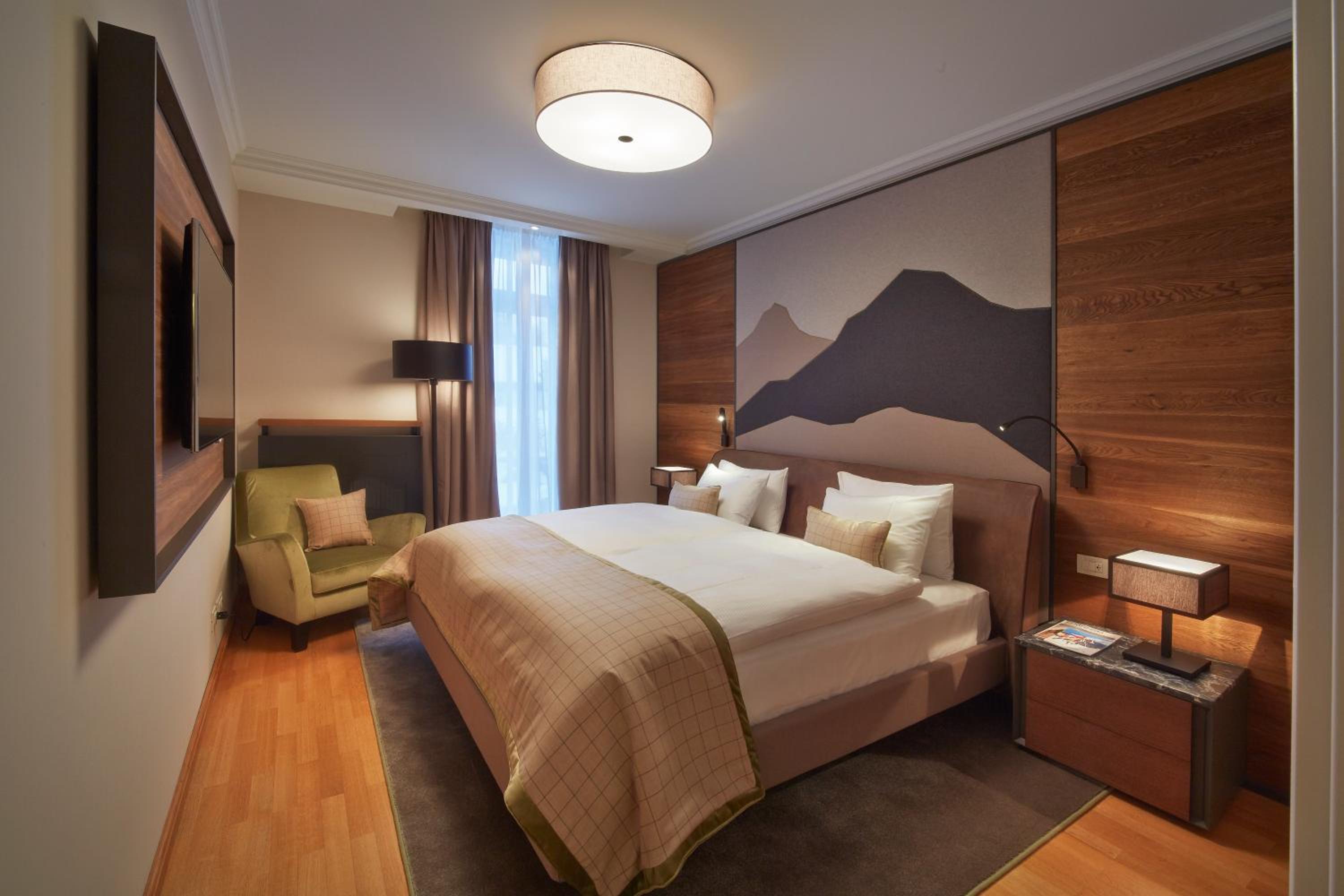 Deluxe Two Bedroom Alpine Suite thumbnail 6