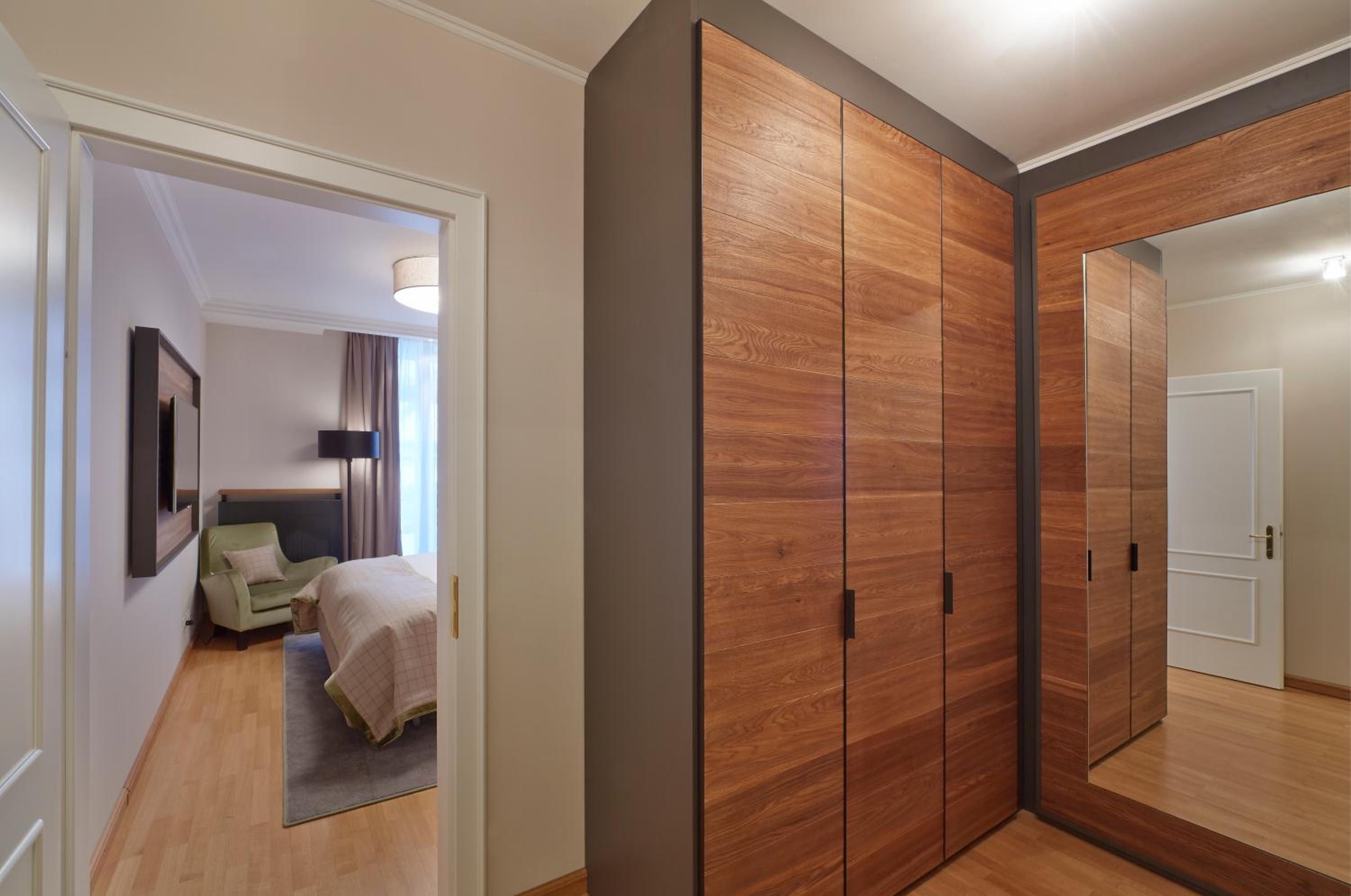 Deluxe Two Bedroom Alpine Suite thumbnail 5