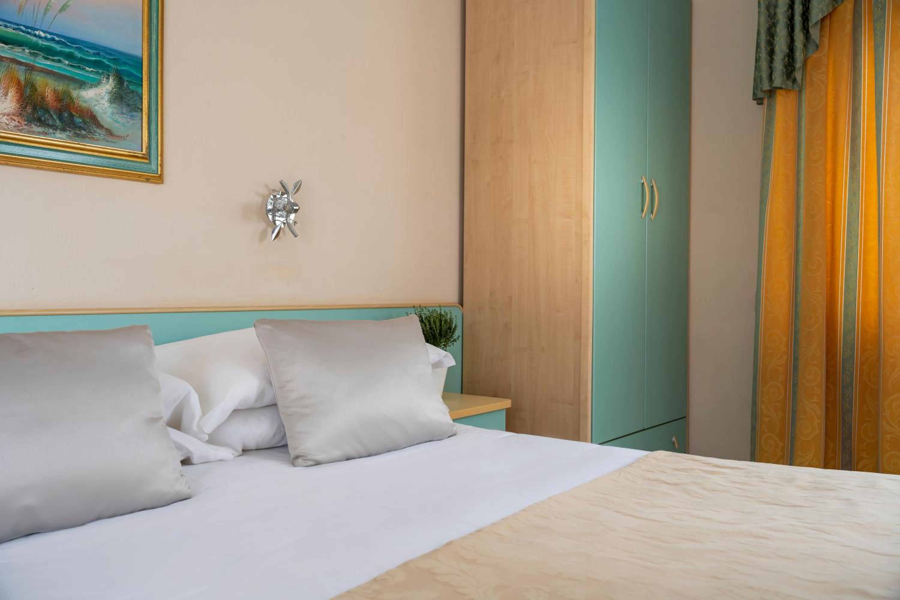 Double or Twin Room photo 3