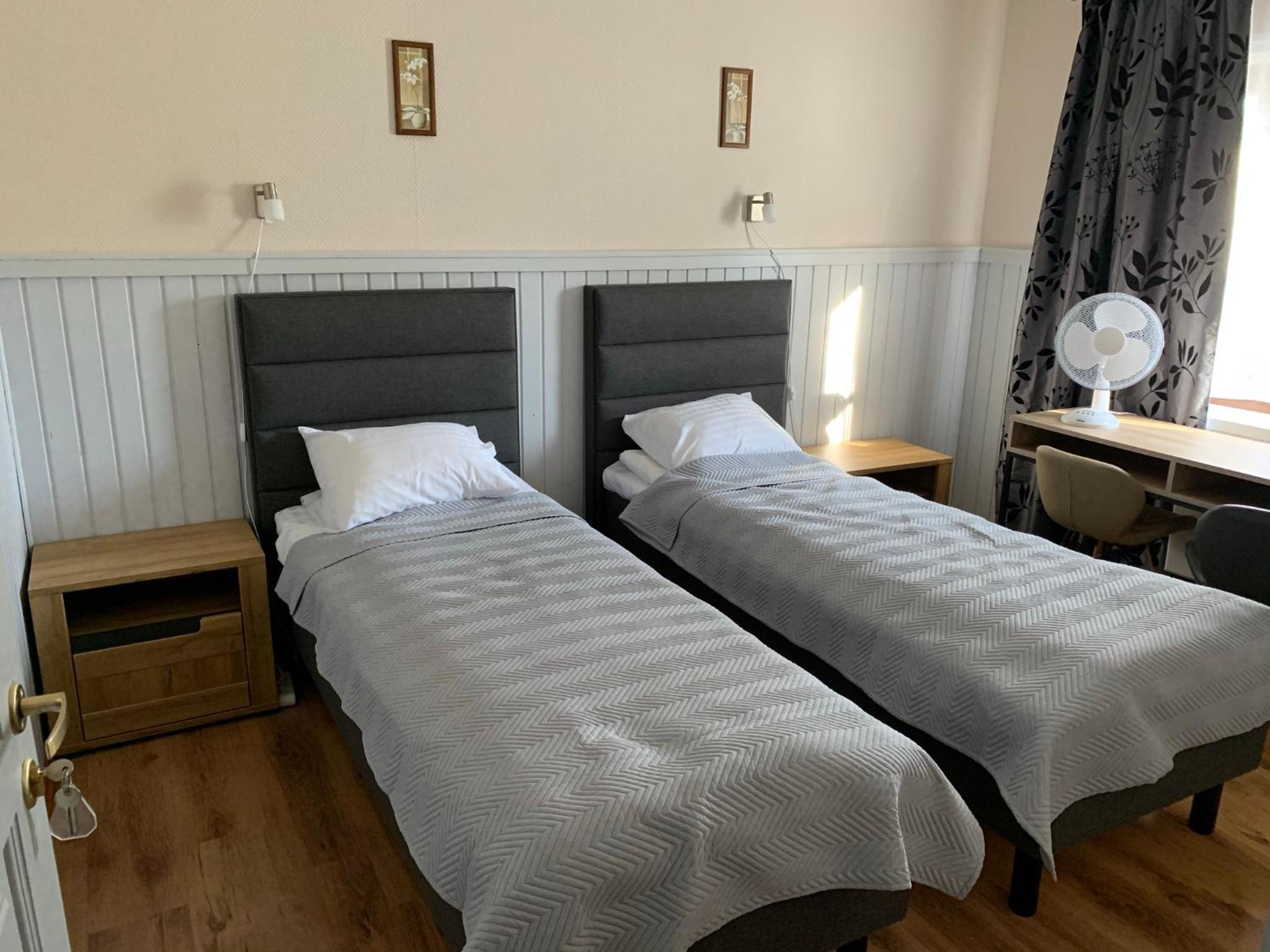 Twin Room with Private External Bathroom - Photo 2