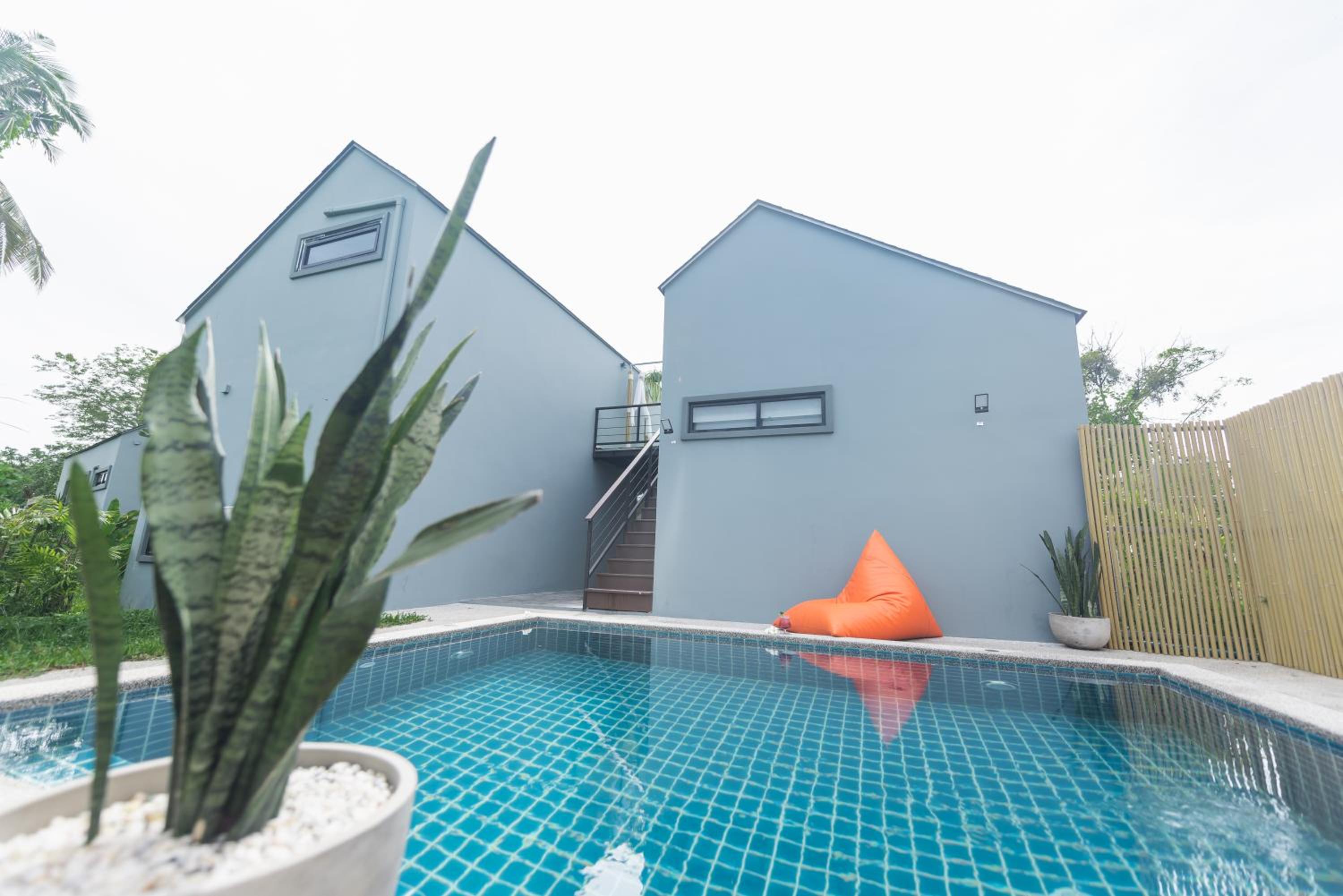 Villa with Private Pool - Photo 2