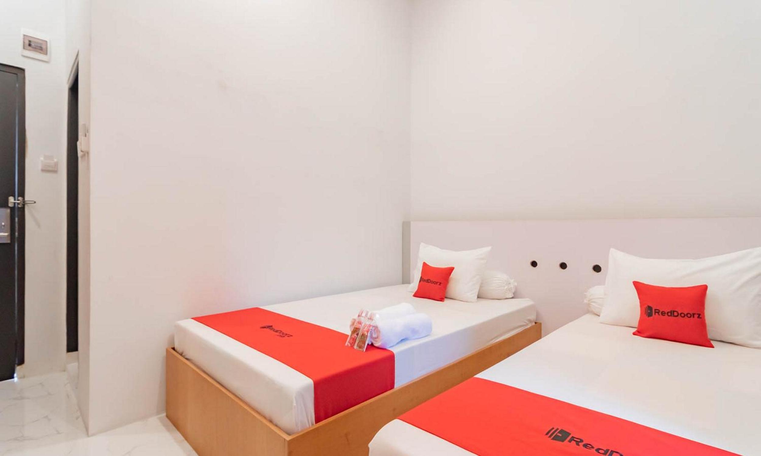 Standard Twin Room - Photo 6