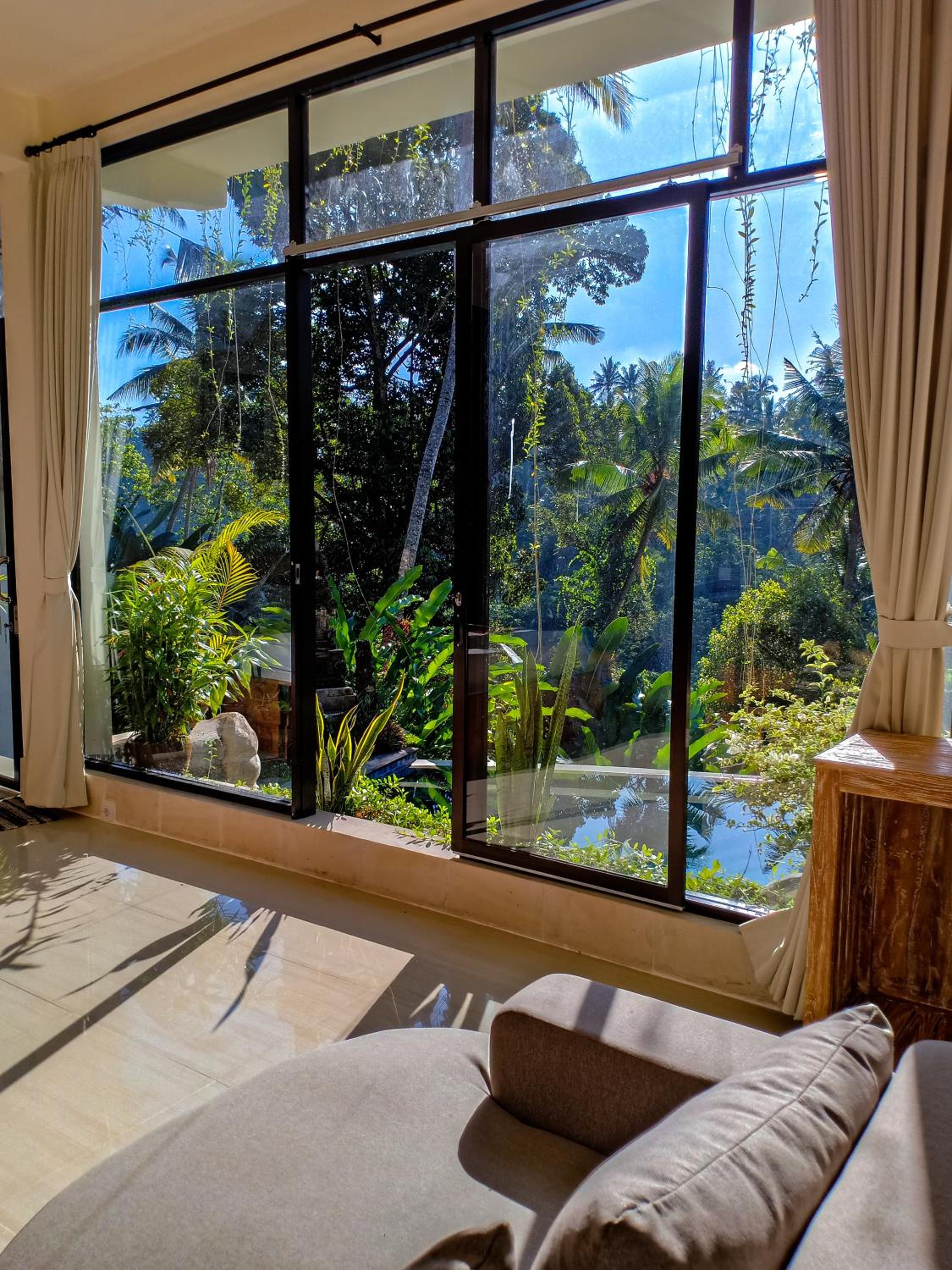 Junior Suite with Pool View - Photo 10