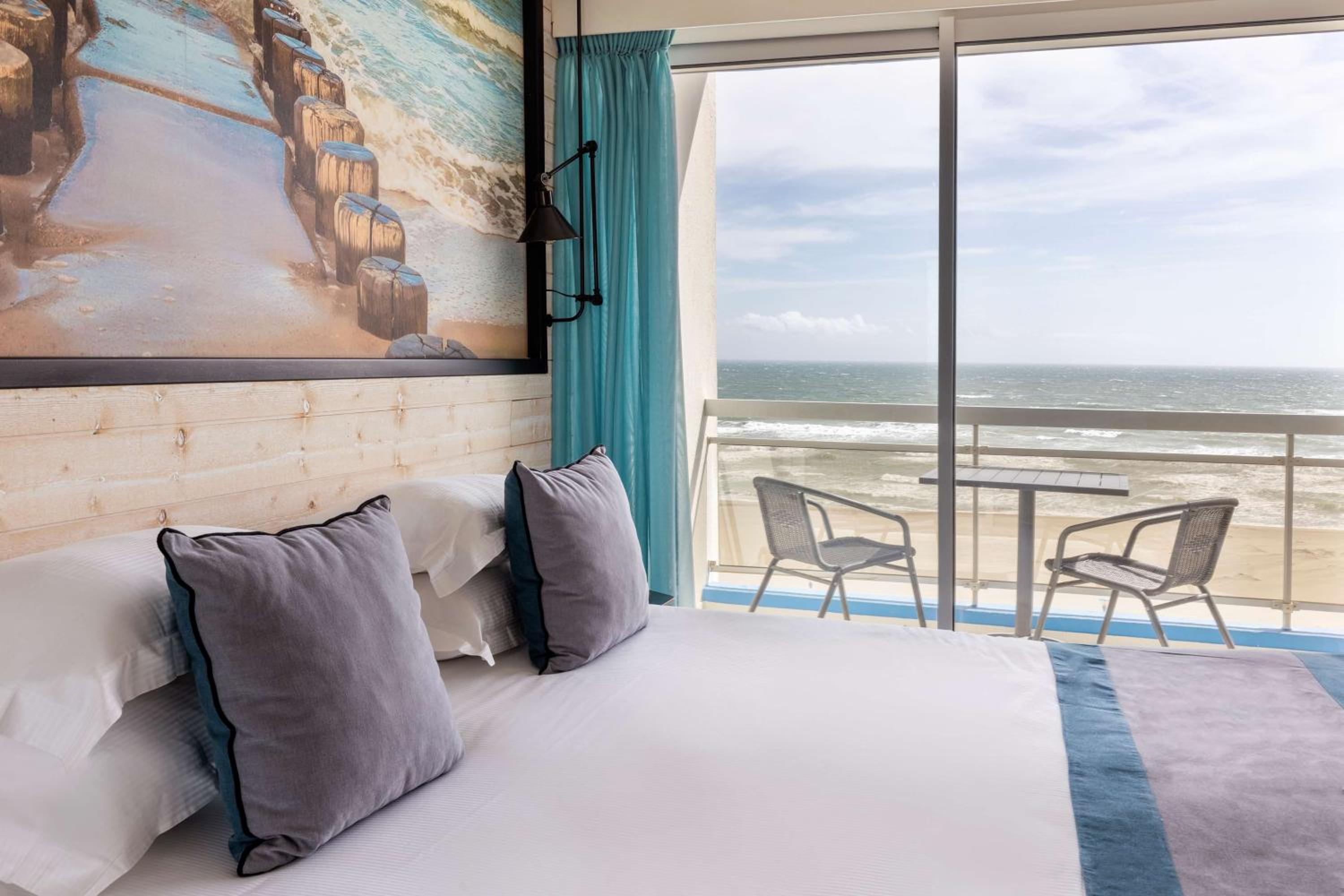 Superior Room with Sea View - Photo 11