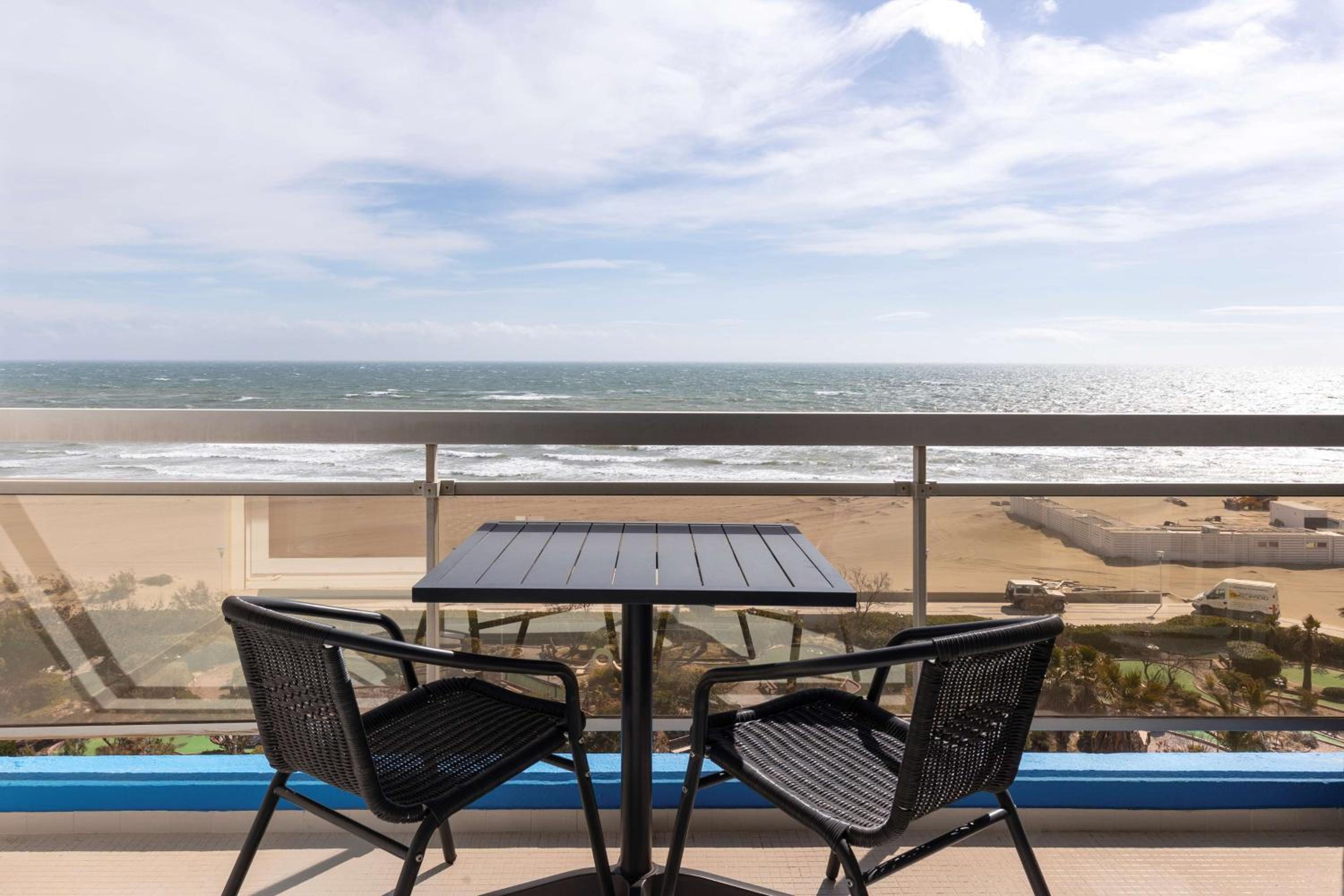 Superior Room with Sea View - Photo 13