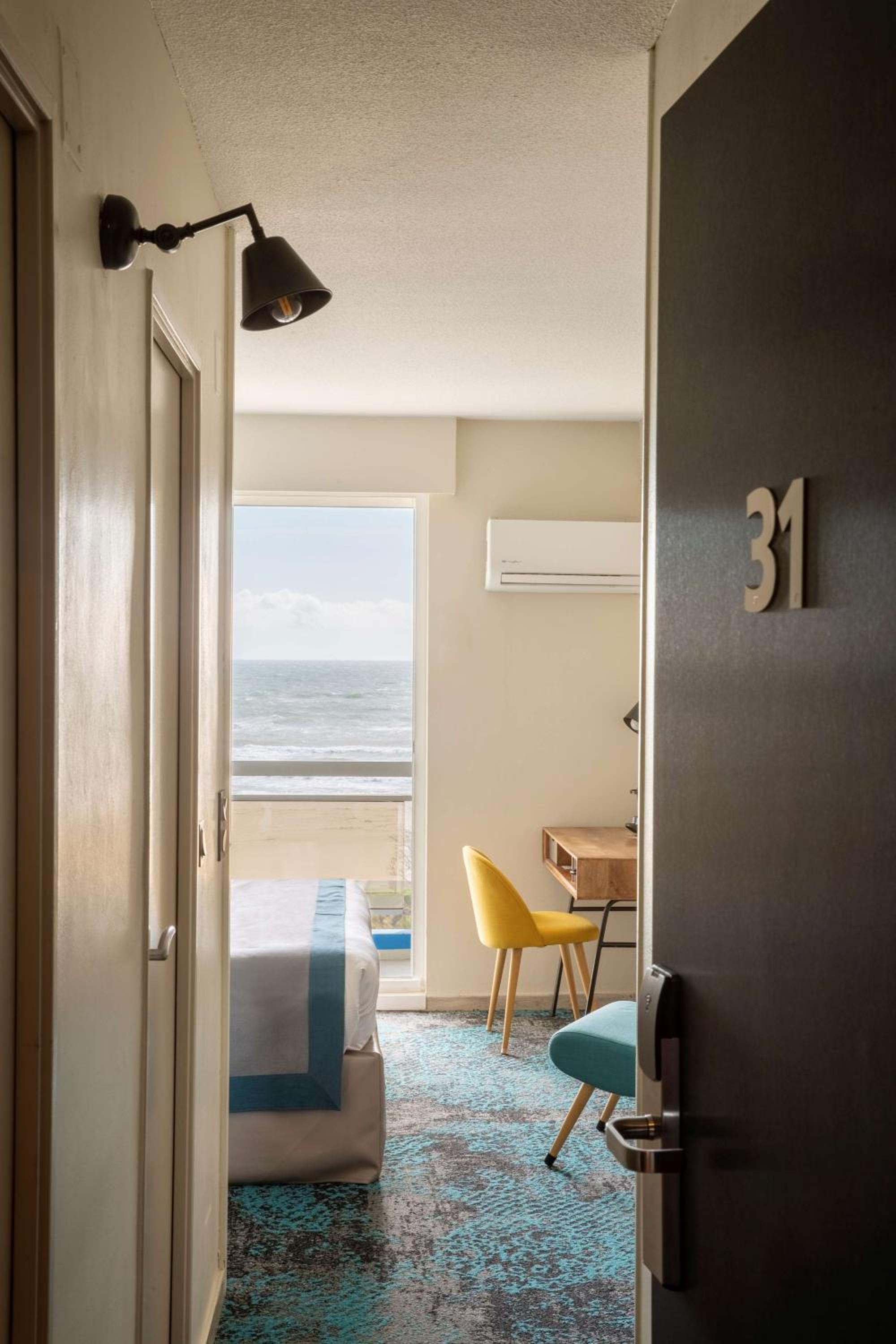 Comfort Room with Sea View - Photo 9