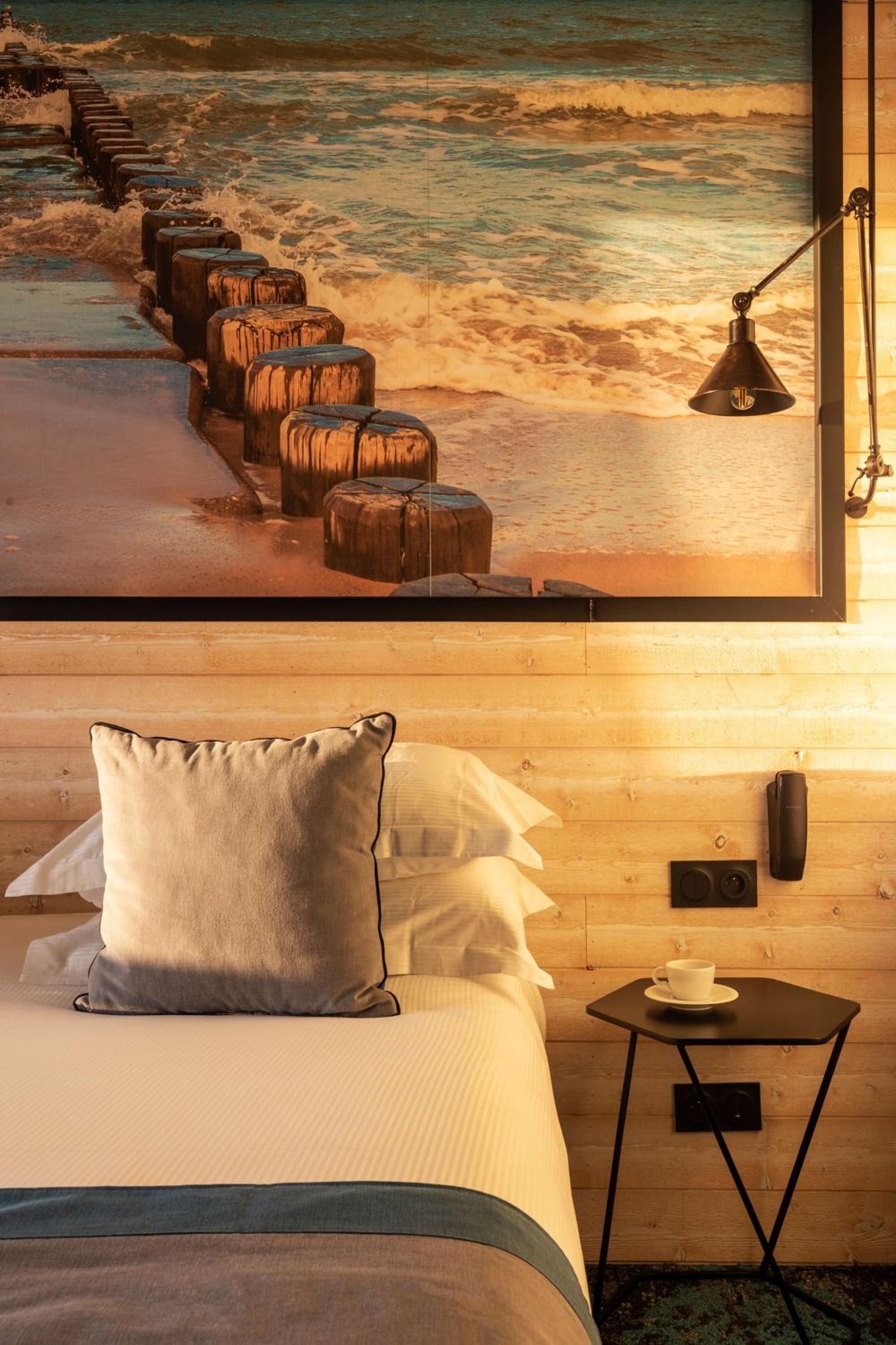 Superior Room with Sea View - Photo 9