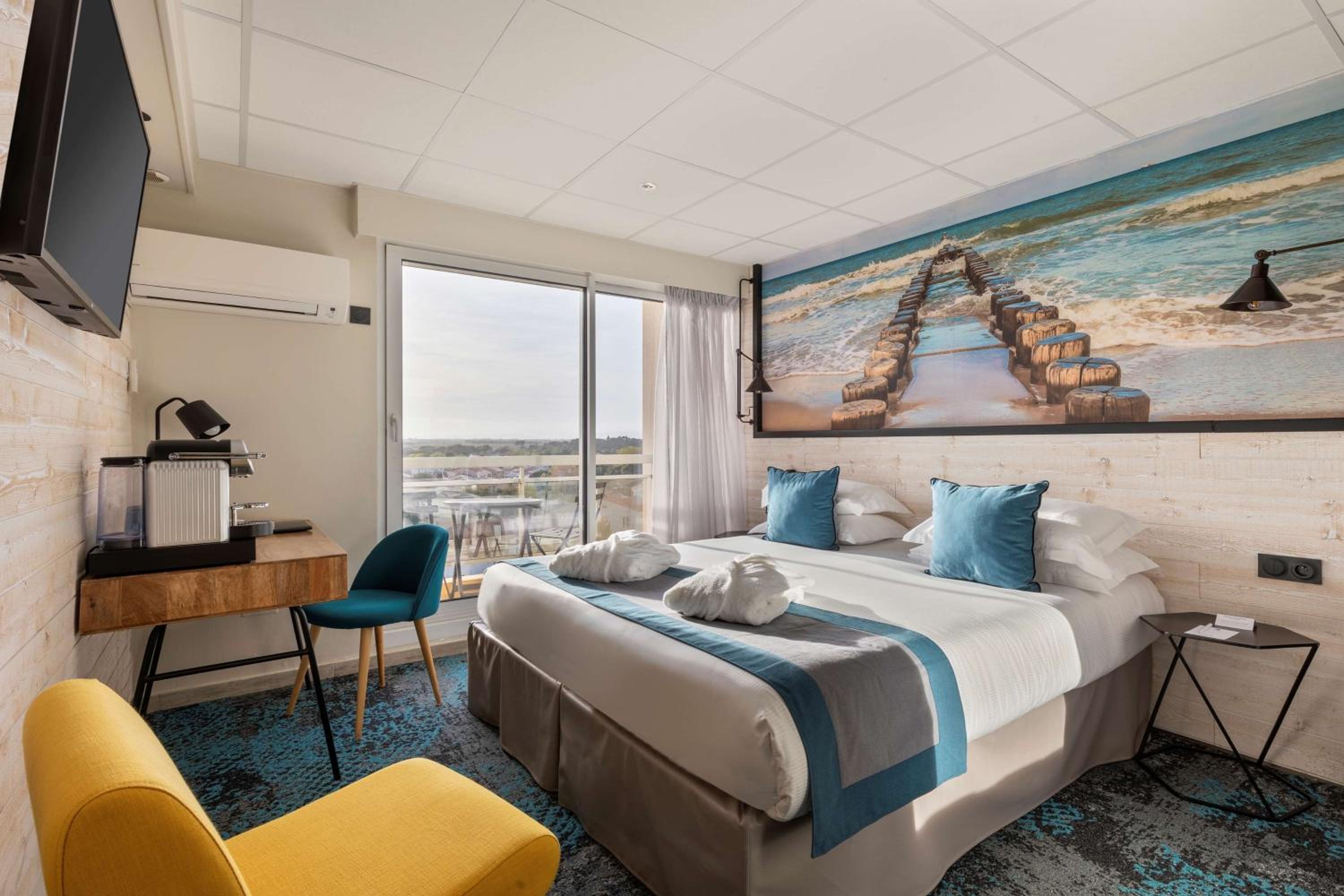 Comfort King Room with Mountain View - Photo 3